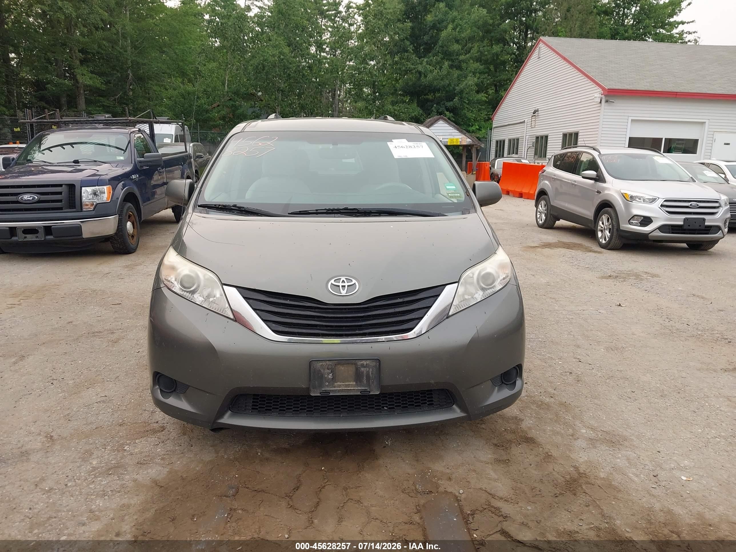 2011 Toyota Sienna Le Gray vin: 5TDJK3DC4BS011779