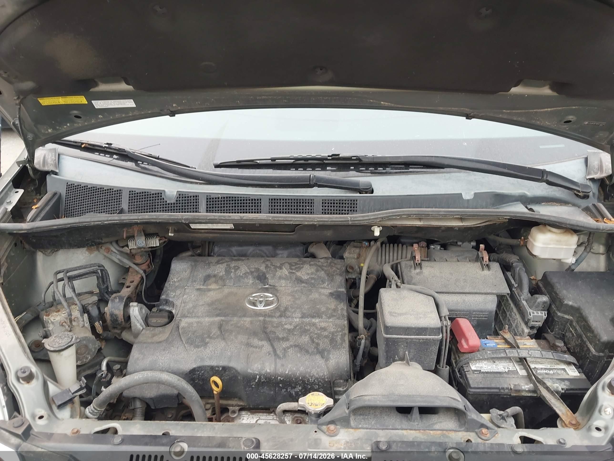2011 Toyota Sienna Le Gray vin: 5TDJK3DC4BS011779