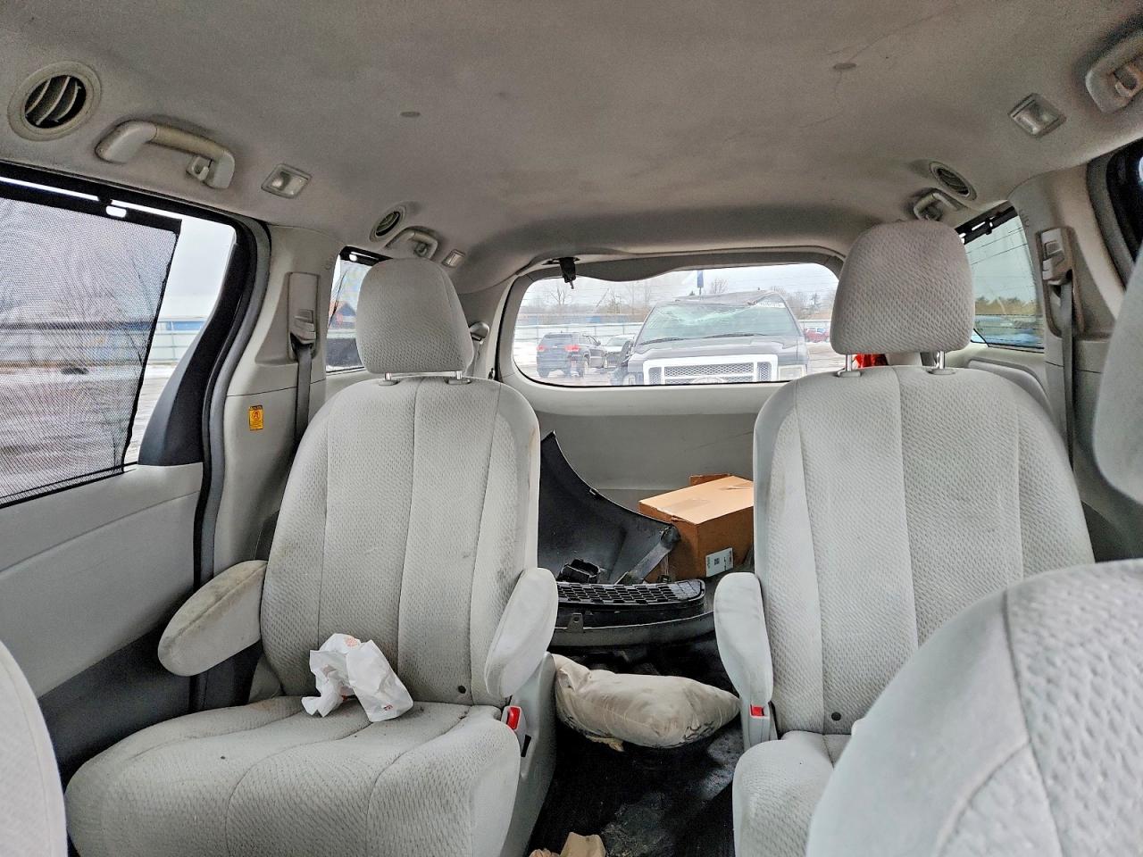 2011 Toyota Sienna Le Gray vin: 5TDJK3DC4BS023849