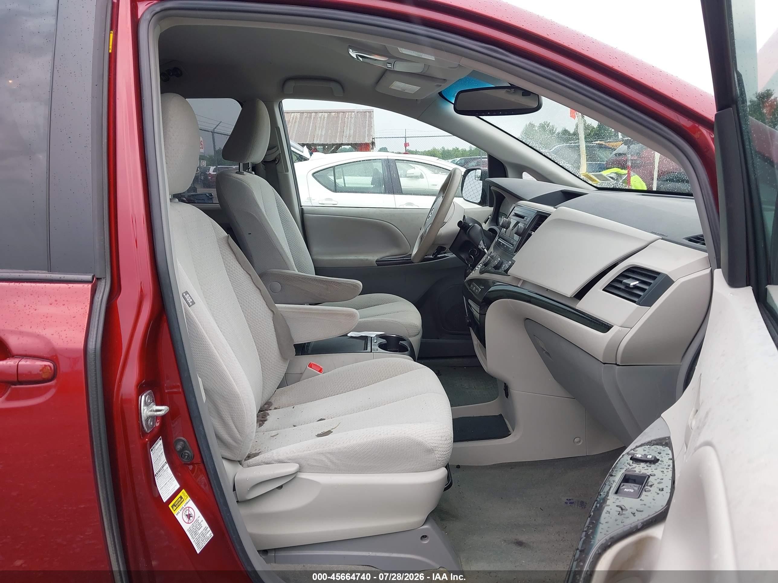 2012 Toyota Sienna Le 7 Passenger Red vin: 5TDJK3DC4CS033671