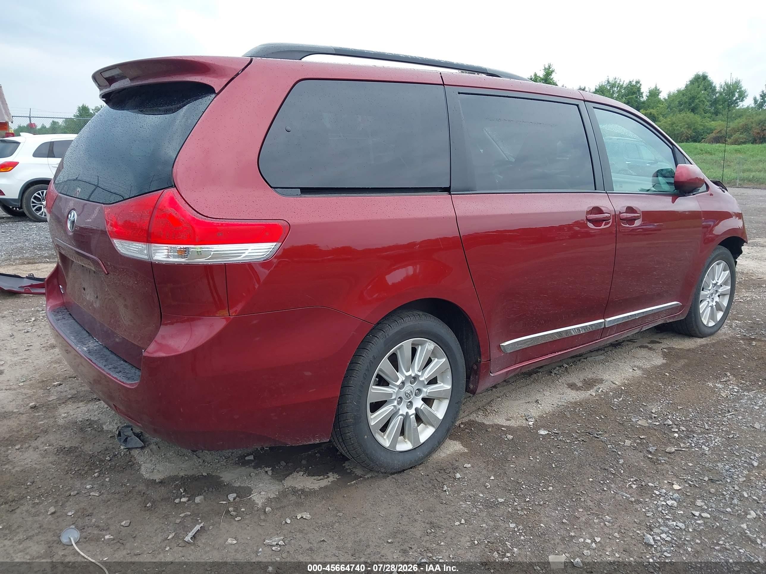 2012 Toyota Sienna Le 7 Passenger Red vin: 5TDJK3DC4CS033671