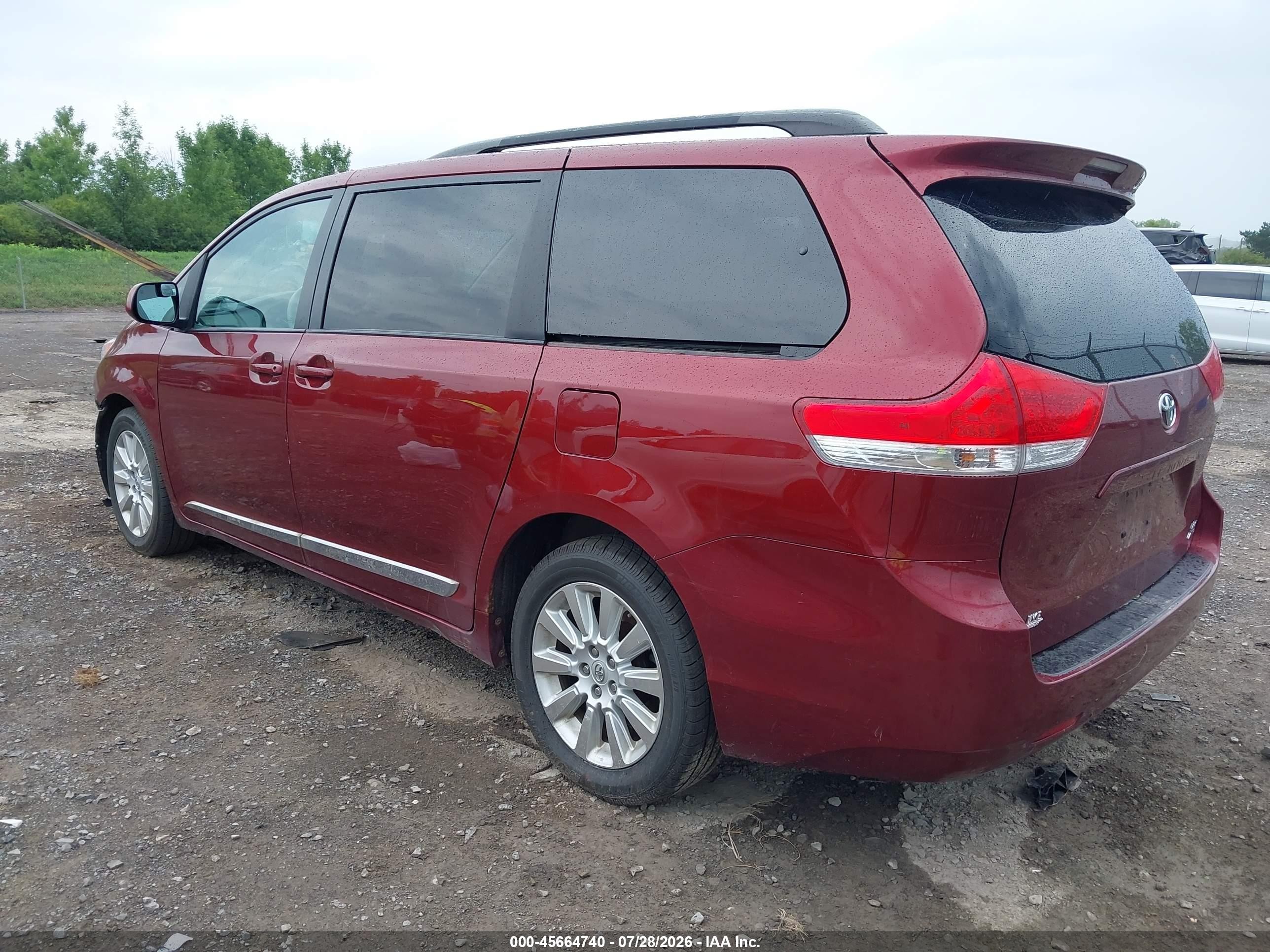 2012 Toyota Sienna Le 7 Passenger Red vin: 5TDJK3DC4CS033671
