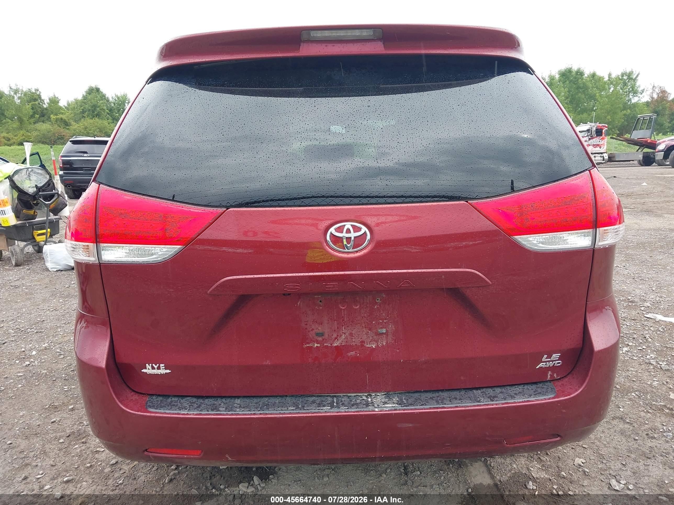 2012 Toyota Sienna Le 7 Passenger Red vin: 5TDJK3DC4CS033671