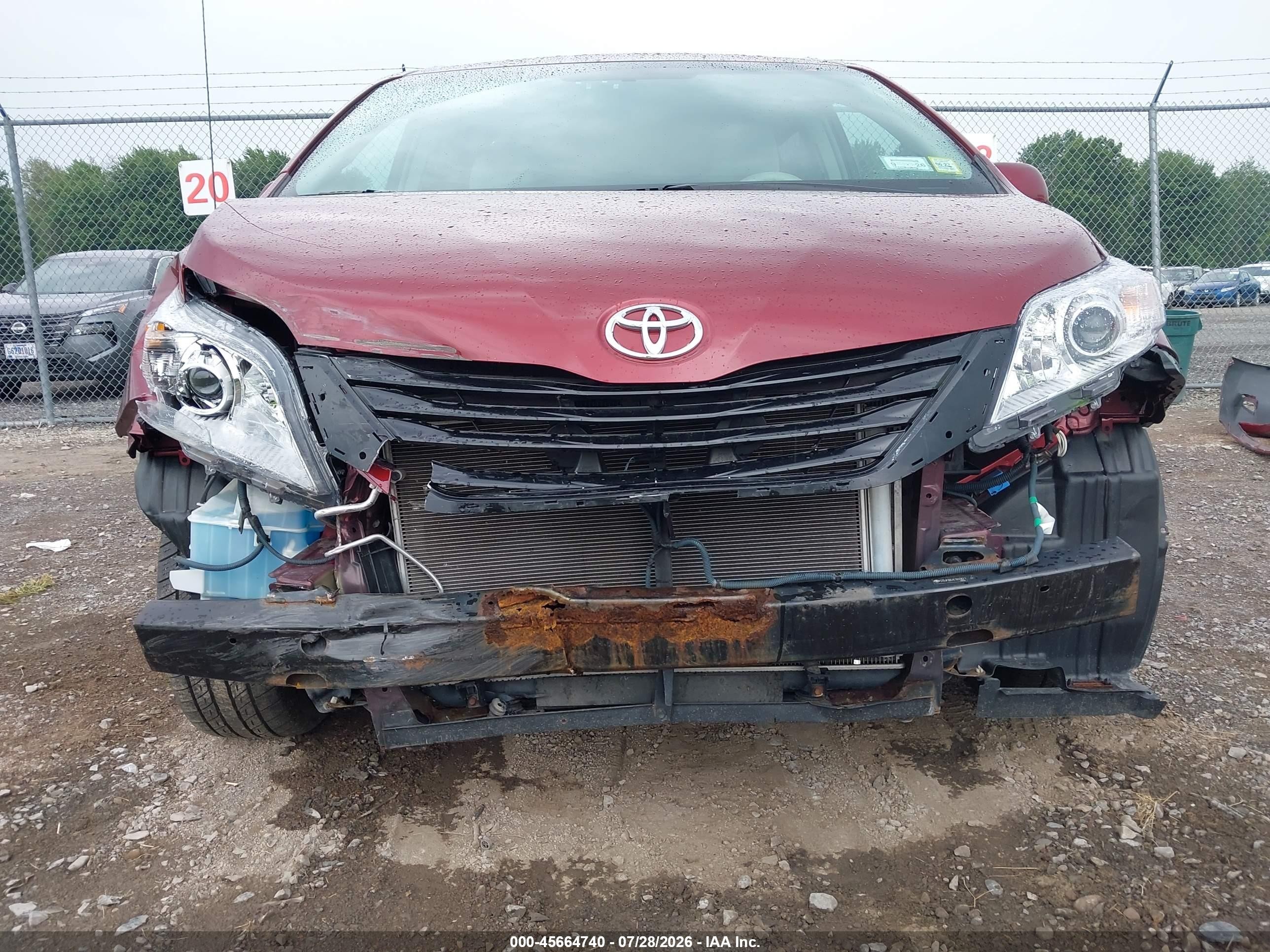 2012 Toyota Sienna Le 7 Passenger Red vin: 5TDJK3DC4CS033671