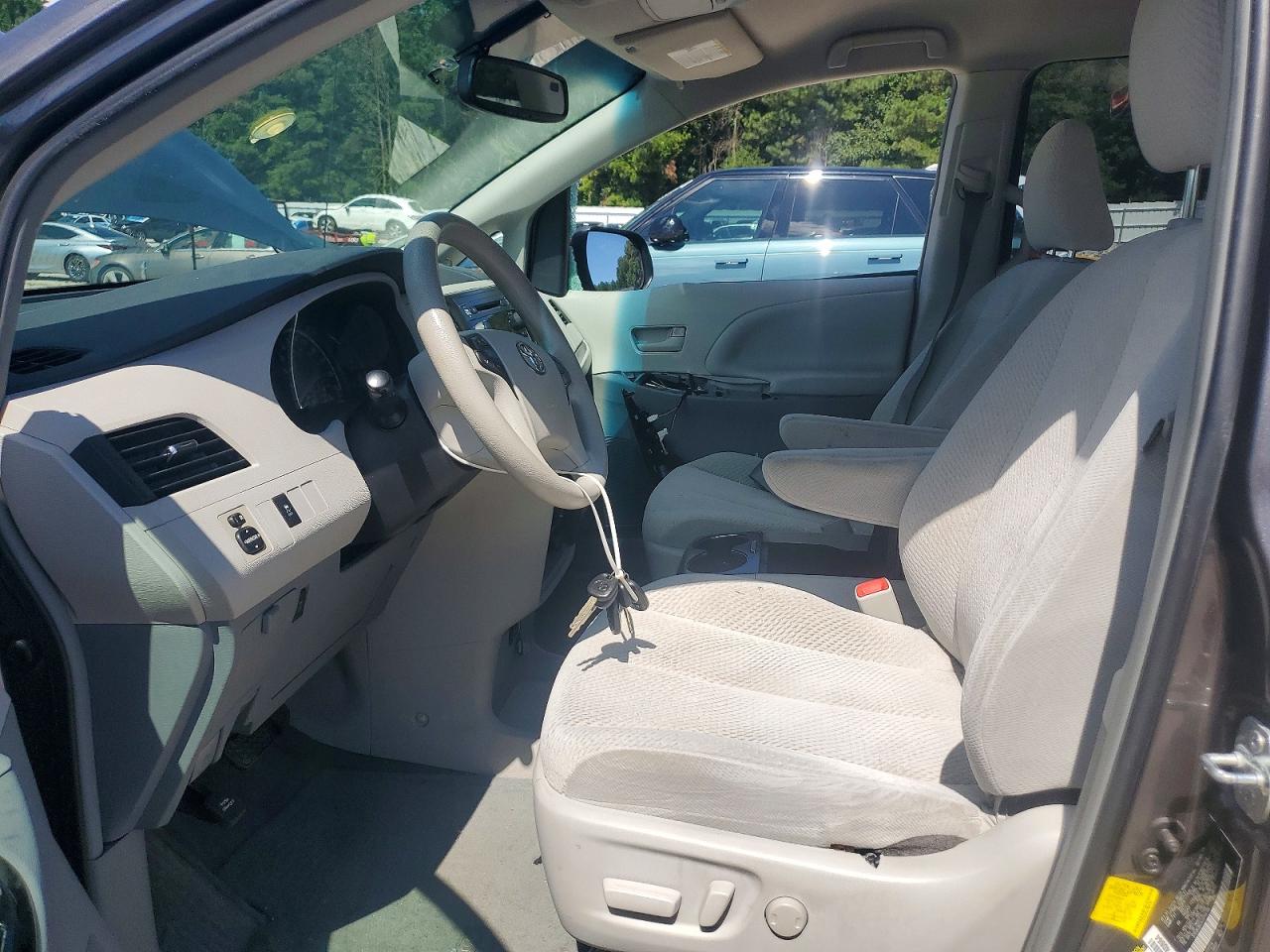 2012 Toyota Sienna Le Gray vin: 5TDJK3DC4CS044766