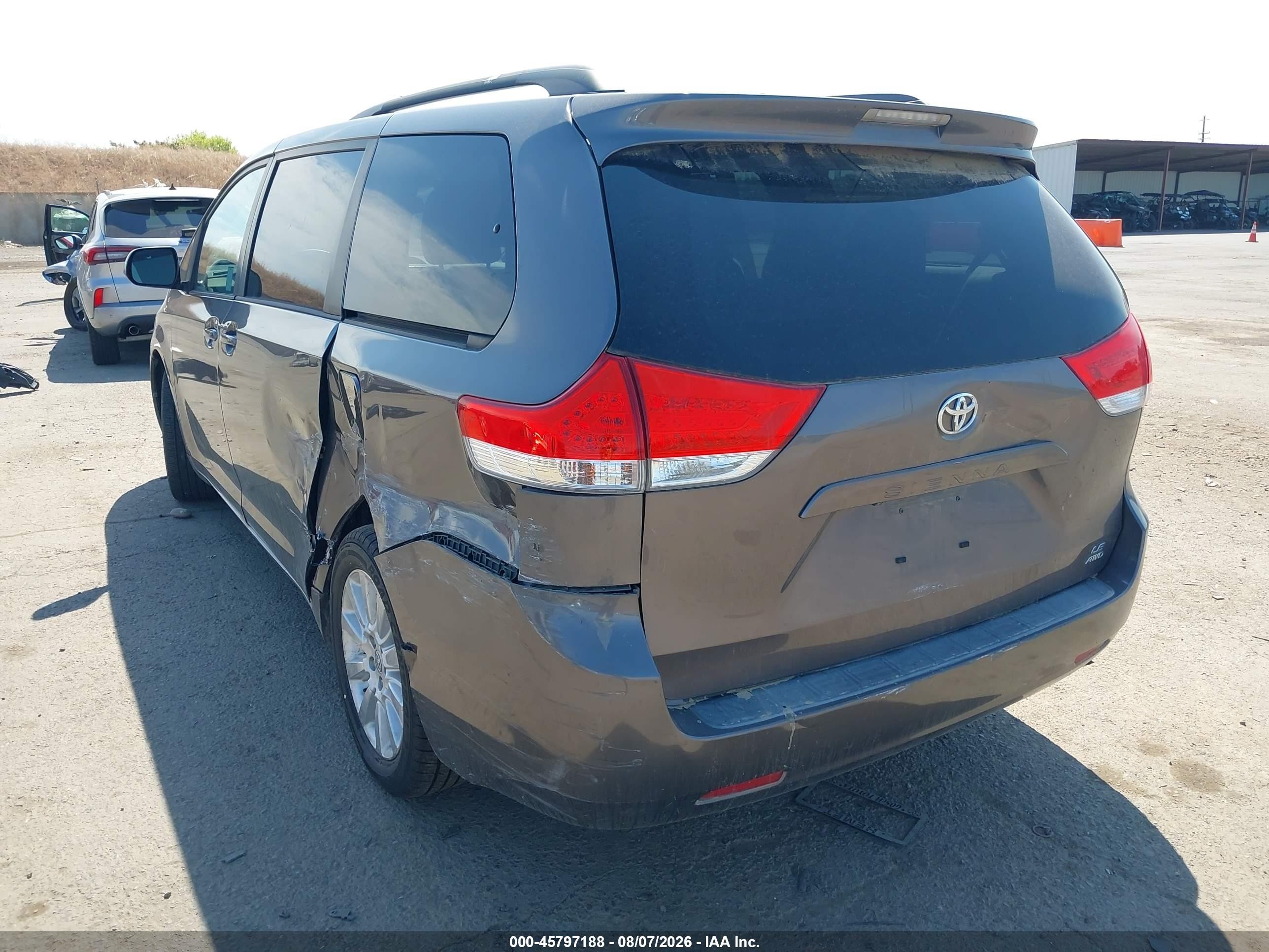 2012 Toyota Sienna Le 7 Passenger Gray vin: 5TDJK3DC4CS045920