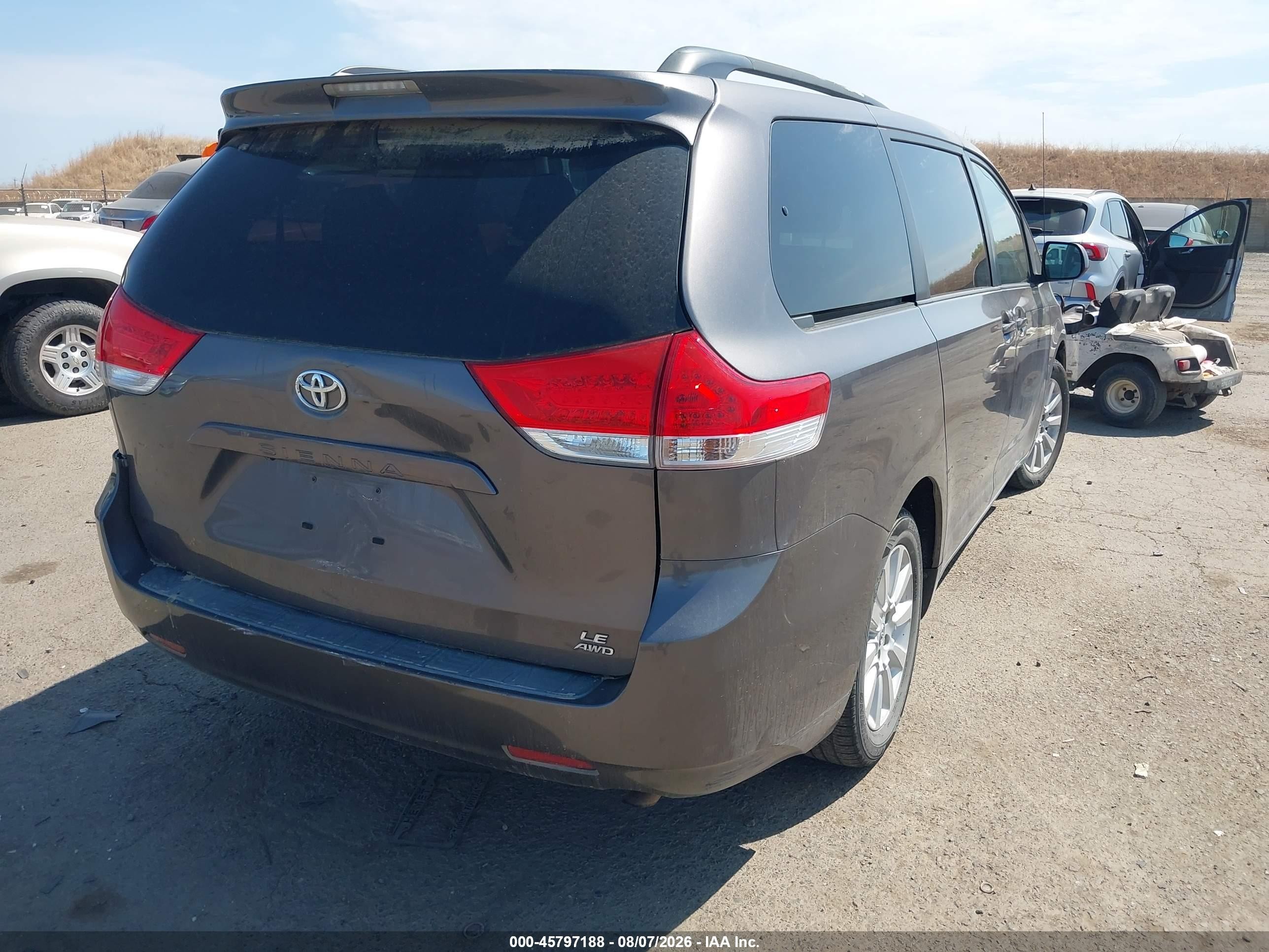 2012 Toyota Sienna Le 7 Passenger Gray vin: 5TDJK3DC4CS045920
