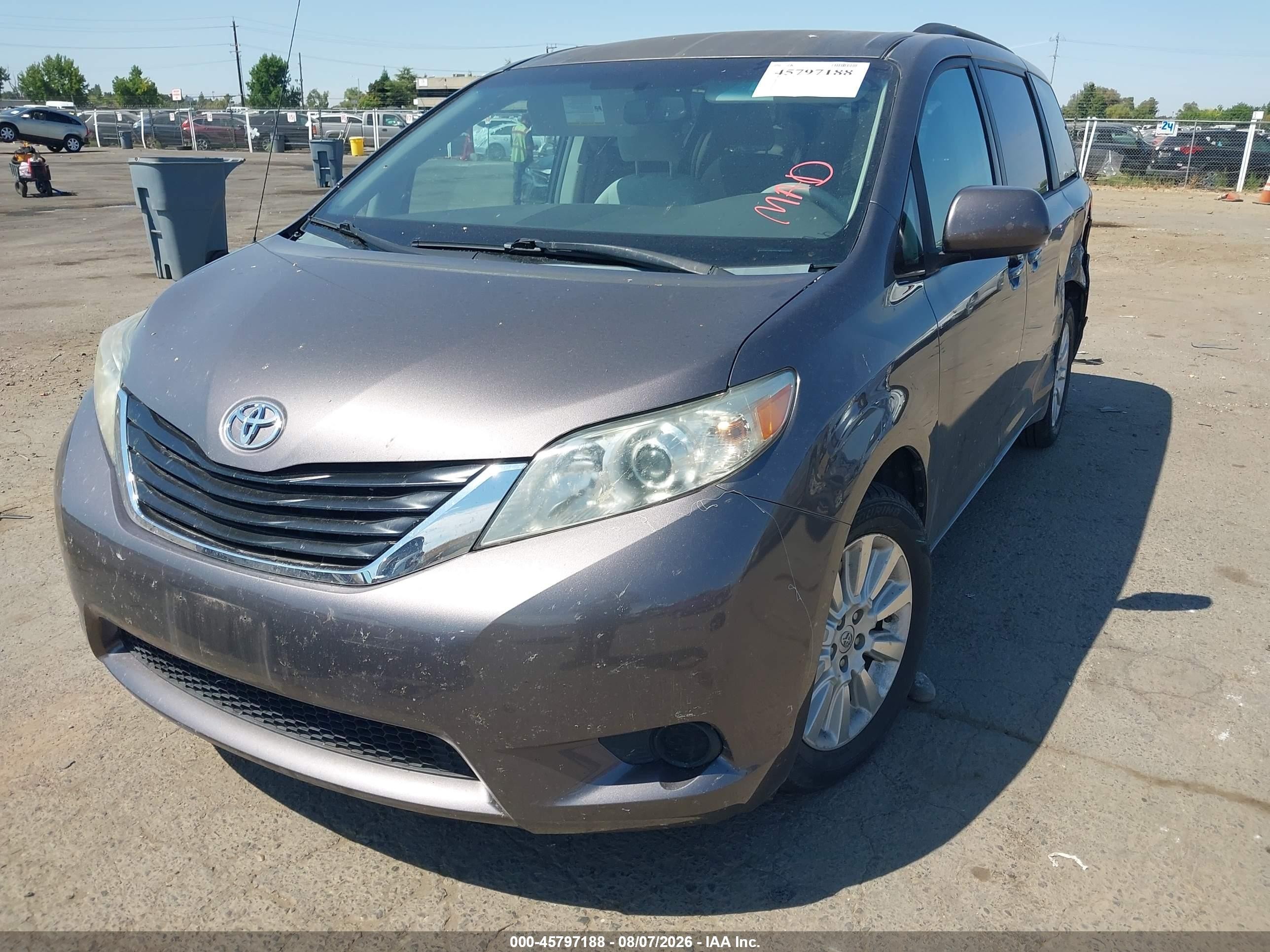 2012 Toyota Sienna Le 7 Passenger Gray vin: 5TDJK3DC4CS045920