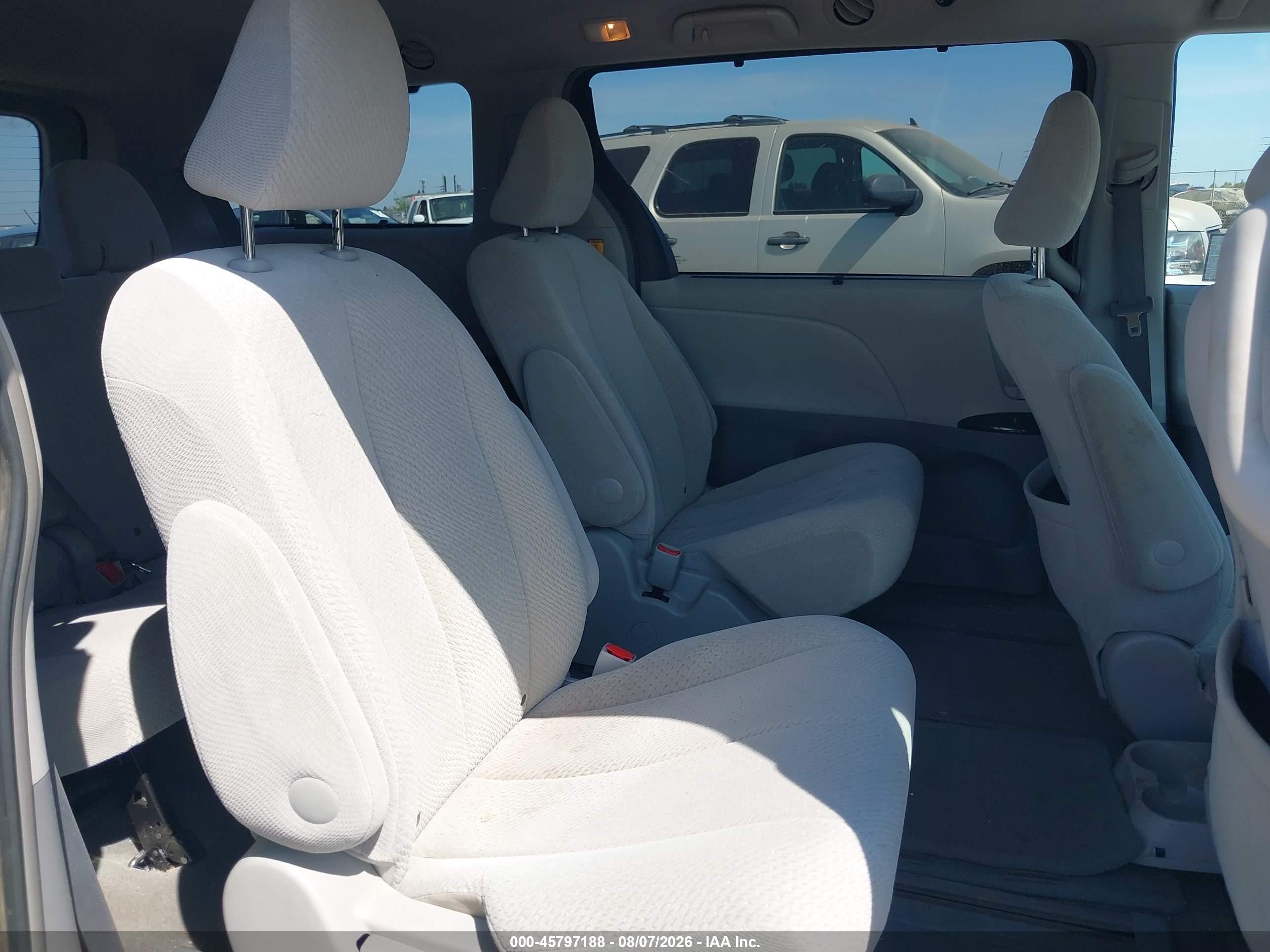 2012 Toyota Sienna Le 7 Passenger Gray vin: 5TDJK3DC4CS045920