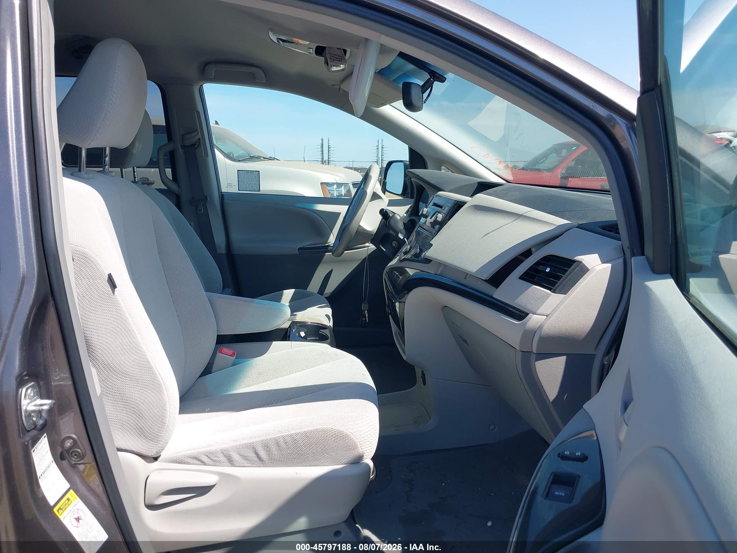 2012 Toyota Sienna Le 7 Passenger Gray vin: 5TDJK3DC4CS045920