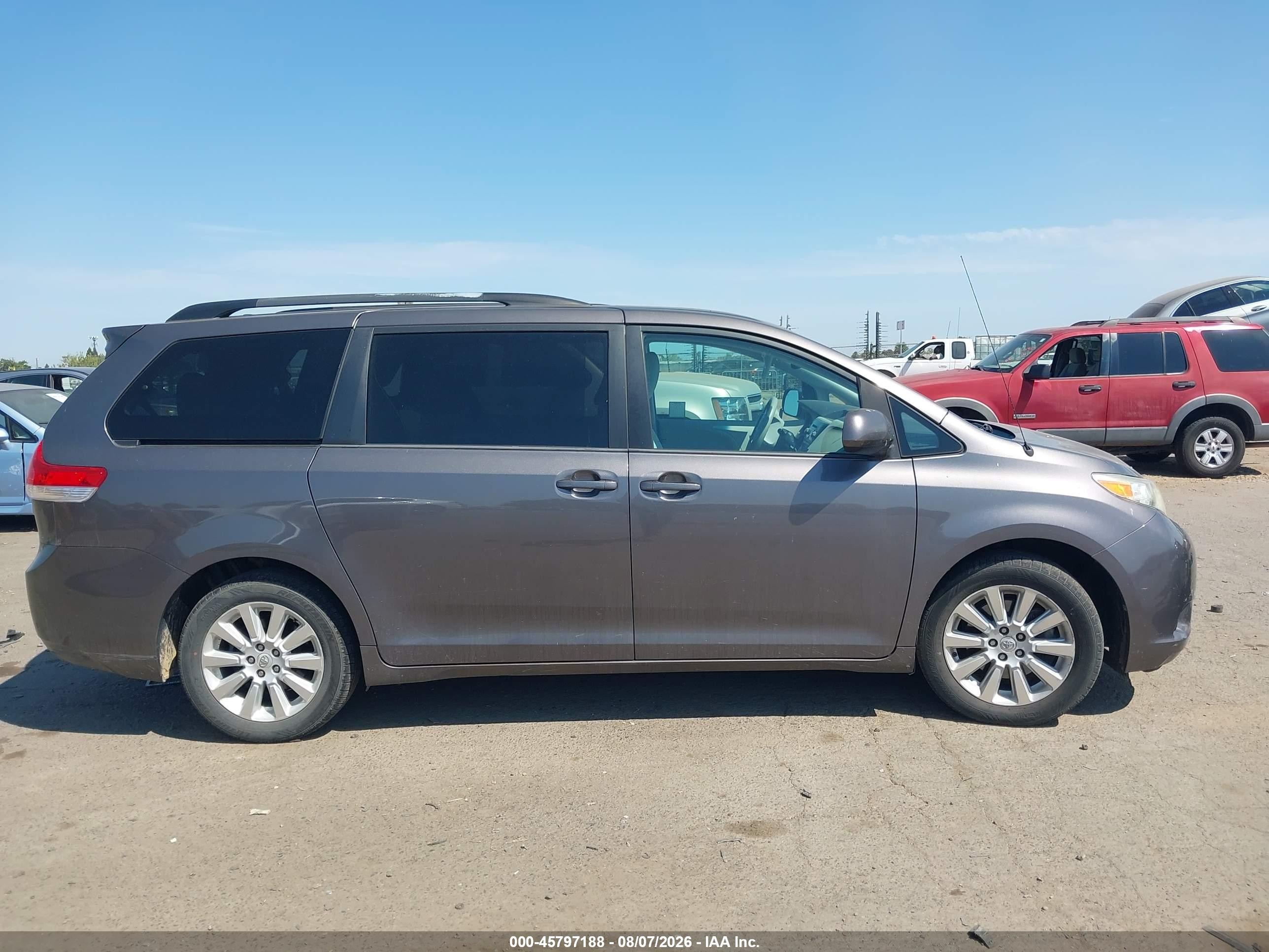 2012 Toyota Sienna Le 7 Passenger Gray vin: 5TDJK3DC4CS045920