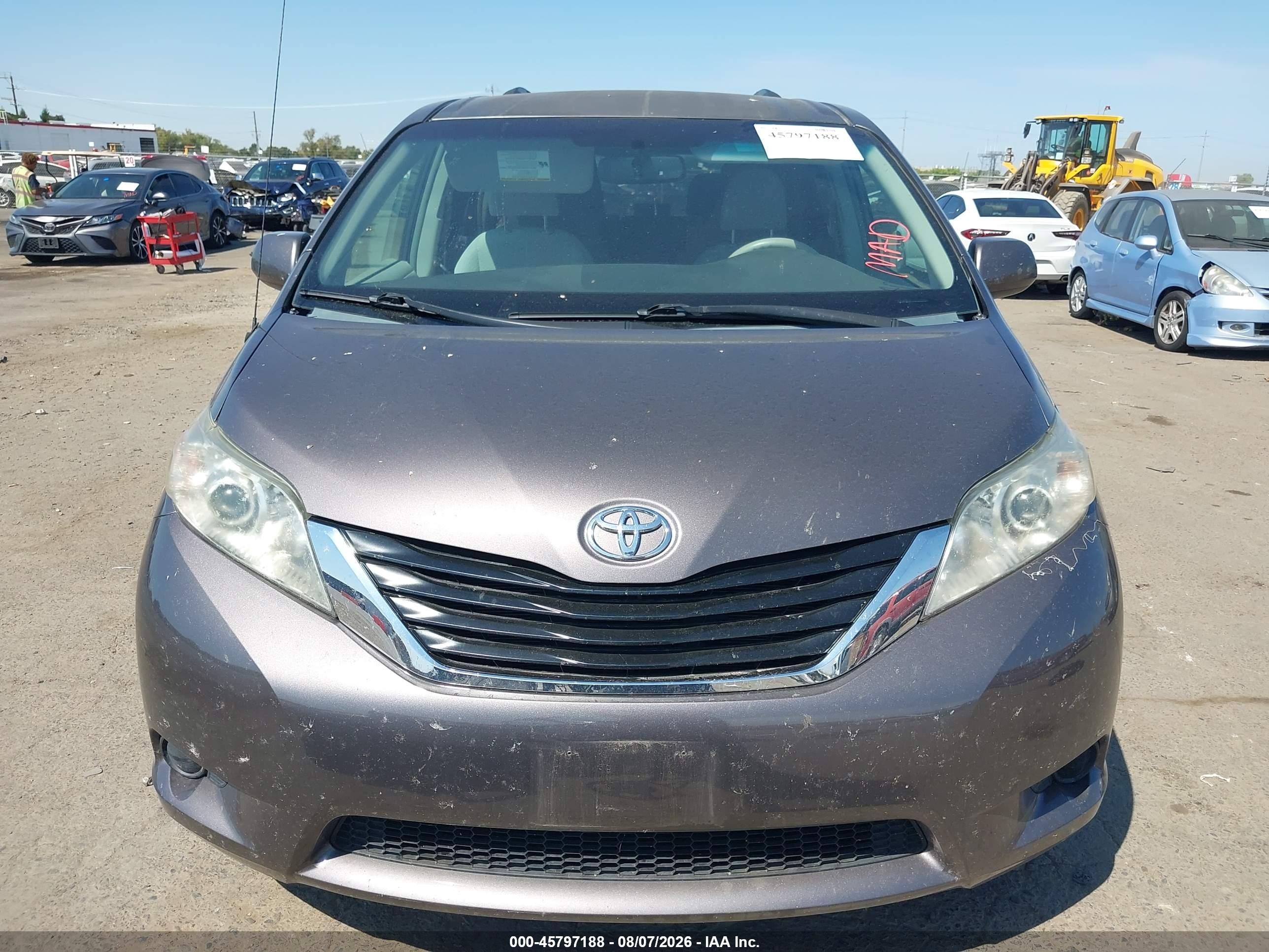 2012 Toyota Sienna Le 7 Passenger Gray vin: 5TDJK3DC4CS045920