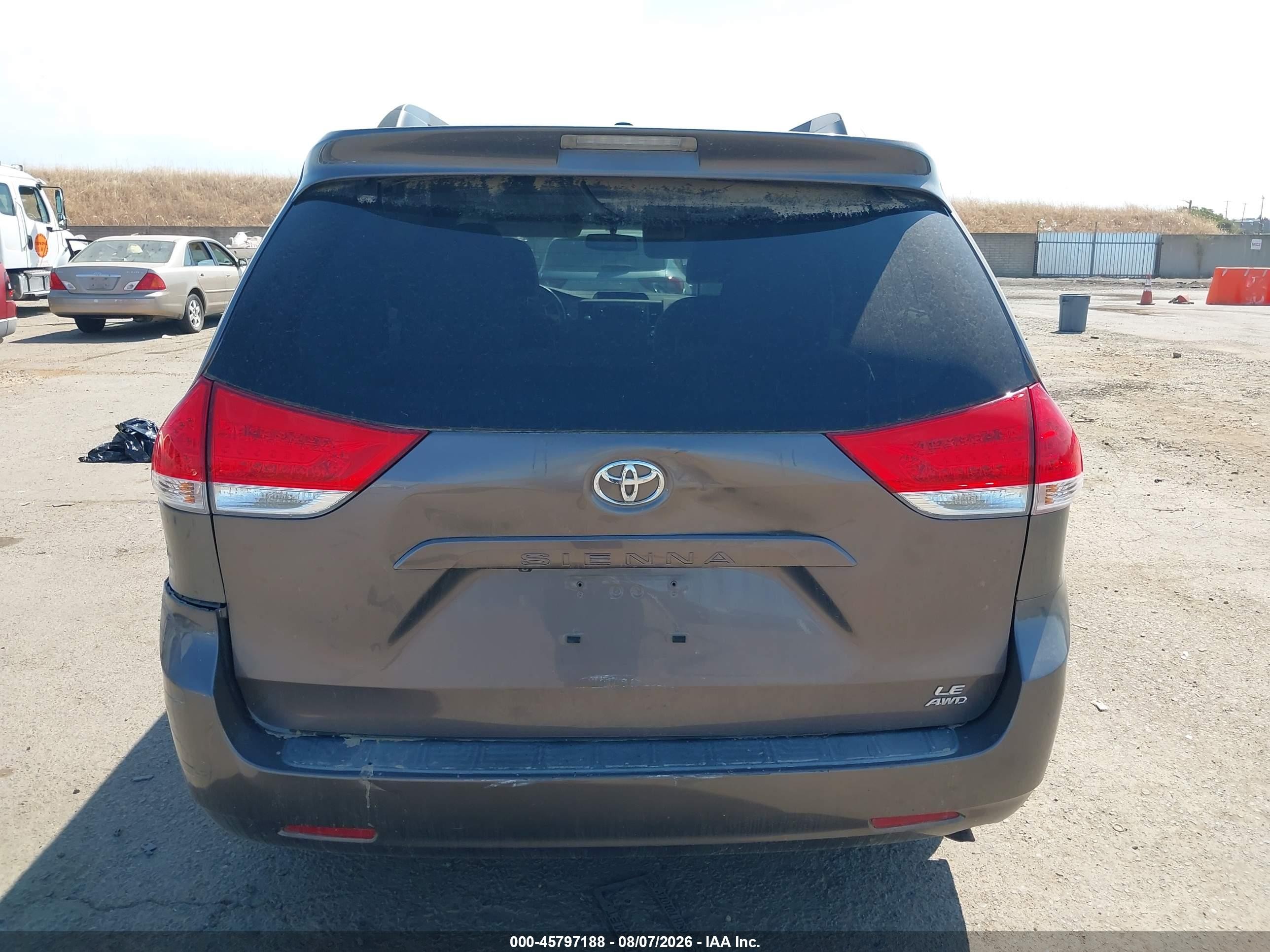 2012 Toyota Sienna Le 7 Passenger Gray vin: 5TDJK3DC4CS045920