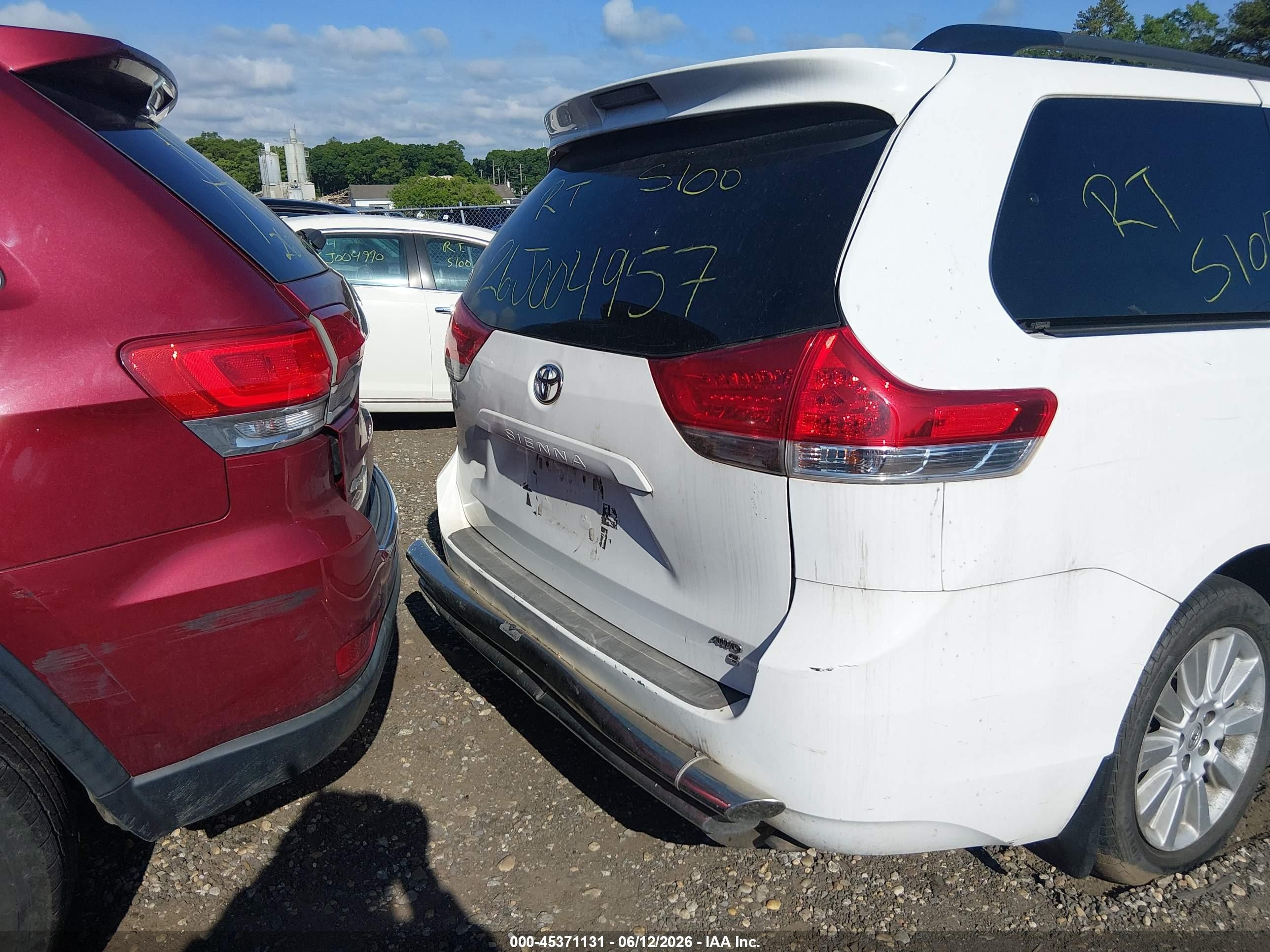 2013 Toyota Sienna Le 7 Passenger White vin: 5TDJK3DC4DS054005
