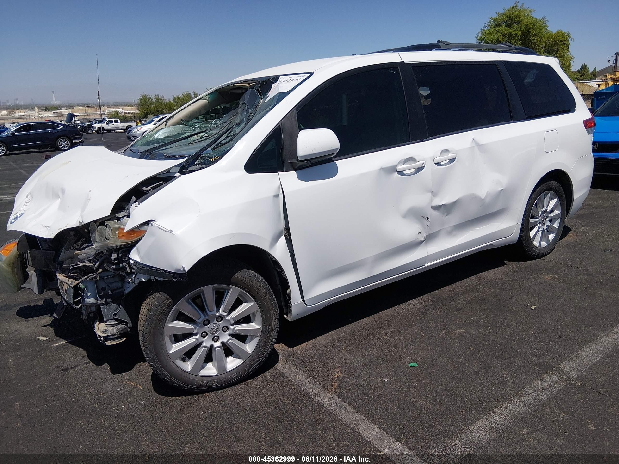 2013 Toyota Sienna Le 7 Passenger Белый vin: 5TDJK3DC4DS067675