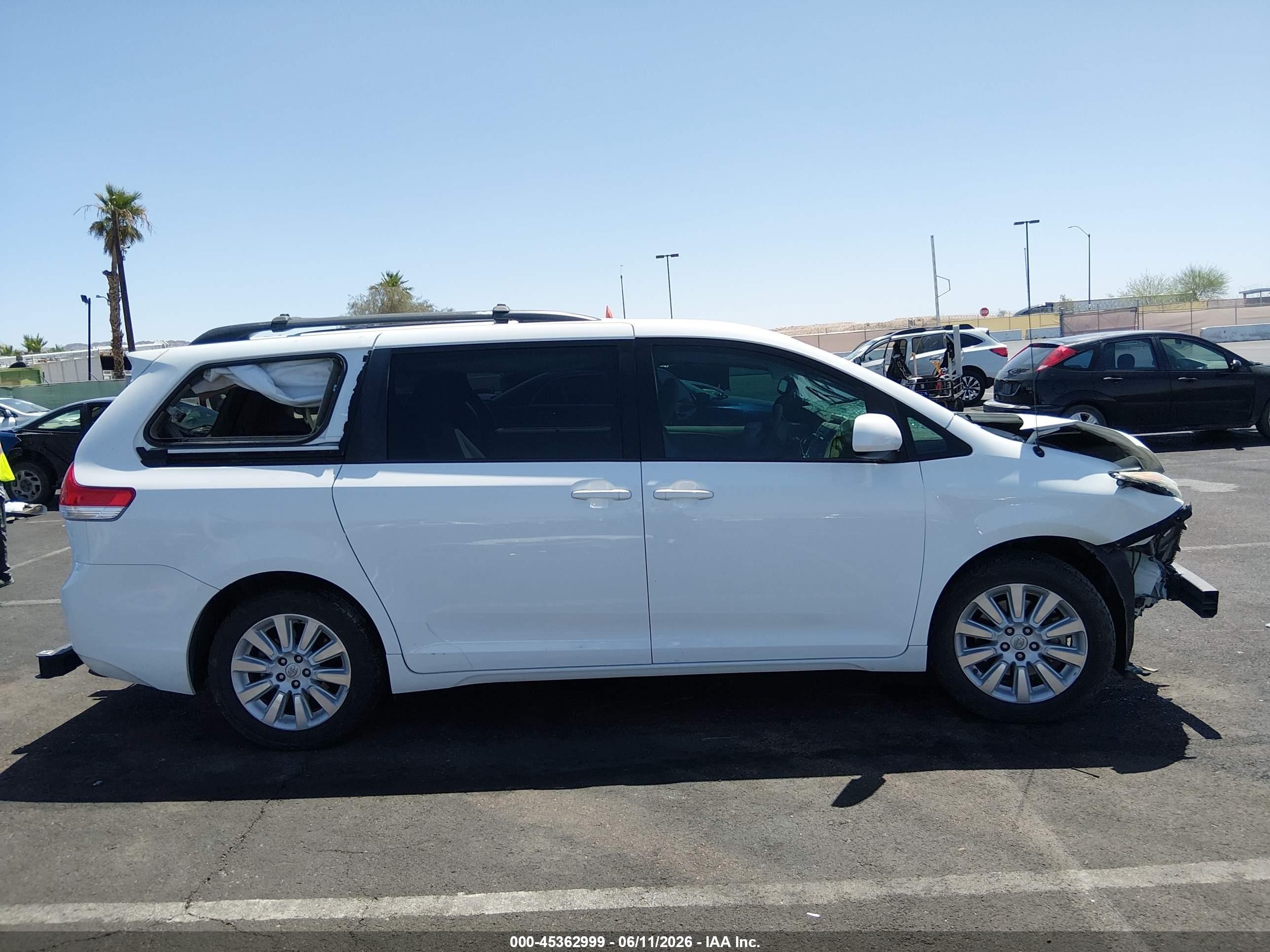 2013 Toyota Sienna Le 7 Passenger Белый vin: 5TDJK3DC4DS067675