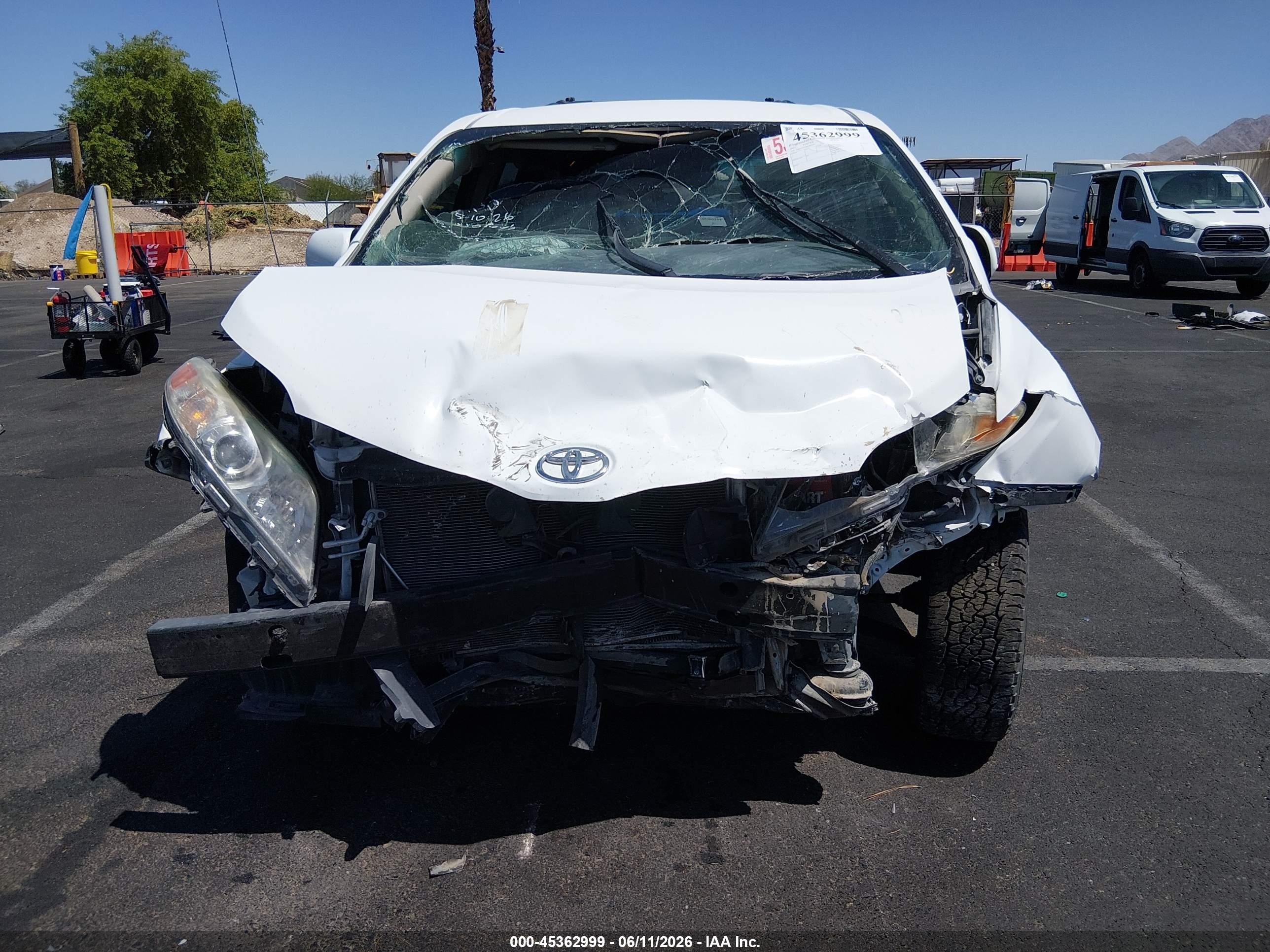 2013 Toyota Sienna Le 7 Passenger Белый vin: 5TDJK3DC4DS067675