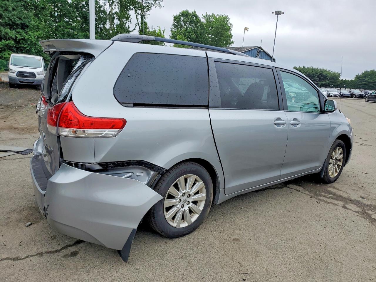 2013 Toyota Sienna Le Серебряный vin: 5TDJK3DC4DS069152