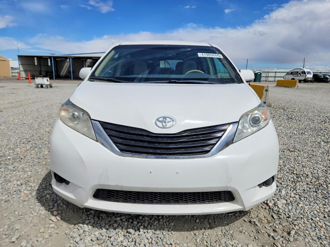 2013 Toyota Sienna Le 7-passenger White vin: 5TDJK3DC4DS069815