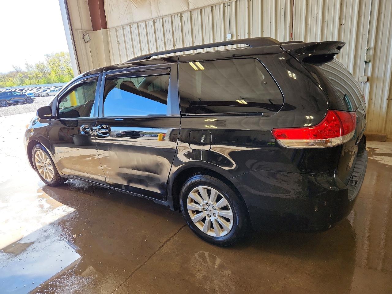 2013 Toyota Sienna Le Black vin: 5TDJK3DC4DS070222