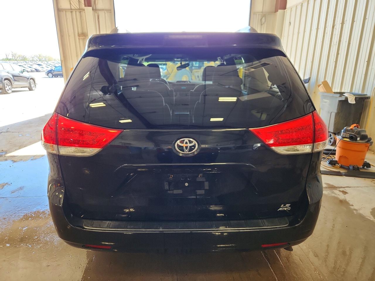 2013 Toyota Sienna Le Black vin: 5TDJK3DC4DS070222