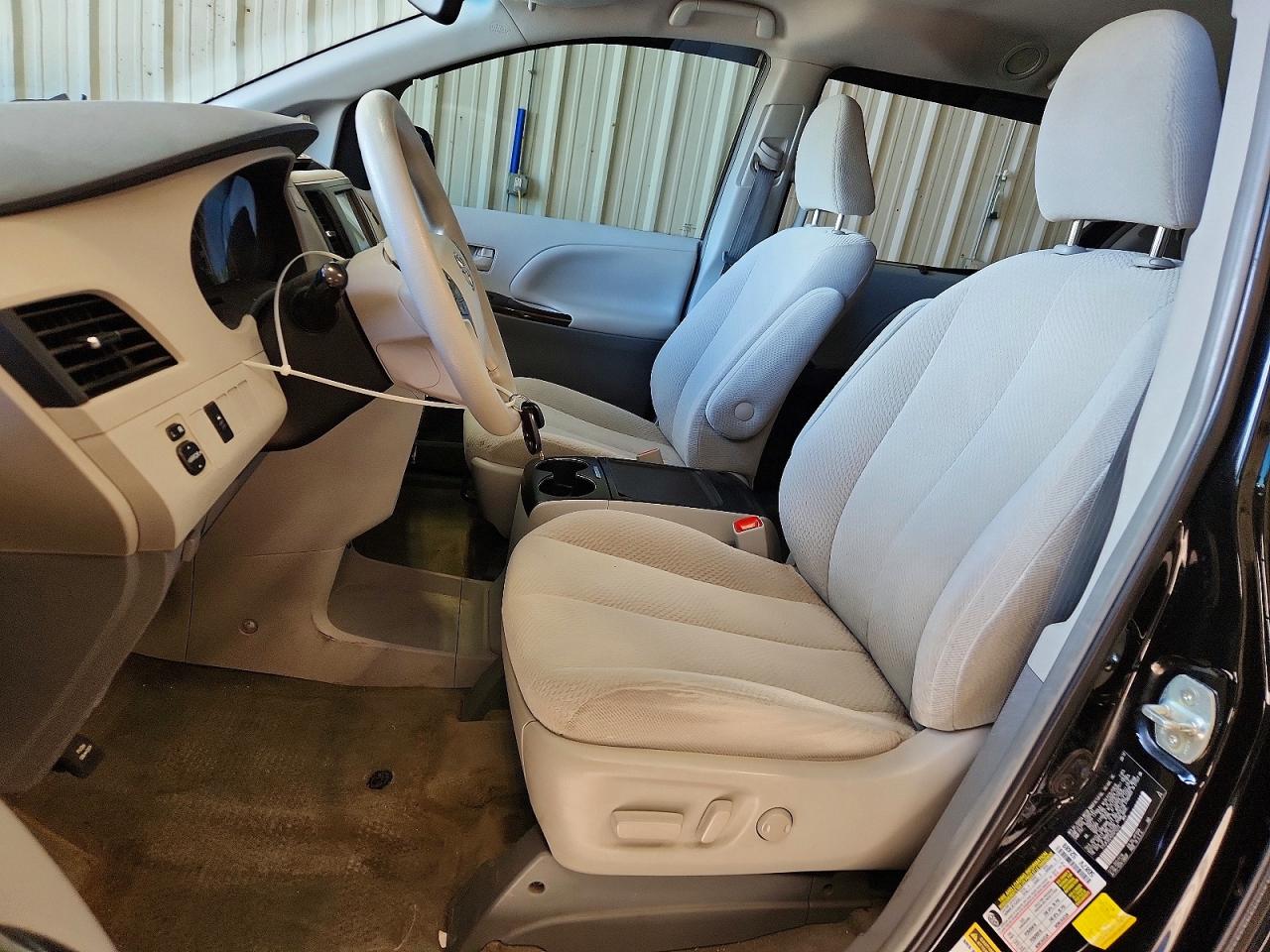 2013 Toyota Sienna Le Black vin: 5TDJK3DC4DS070222