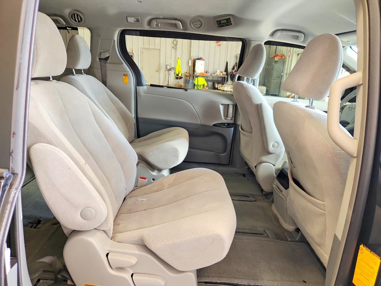 2013 Toyota Sienna Le Black vin: 5TDJK3DC4DS070222