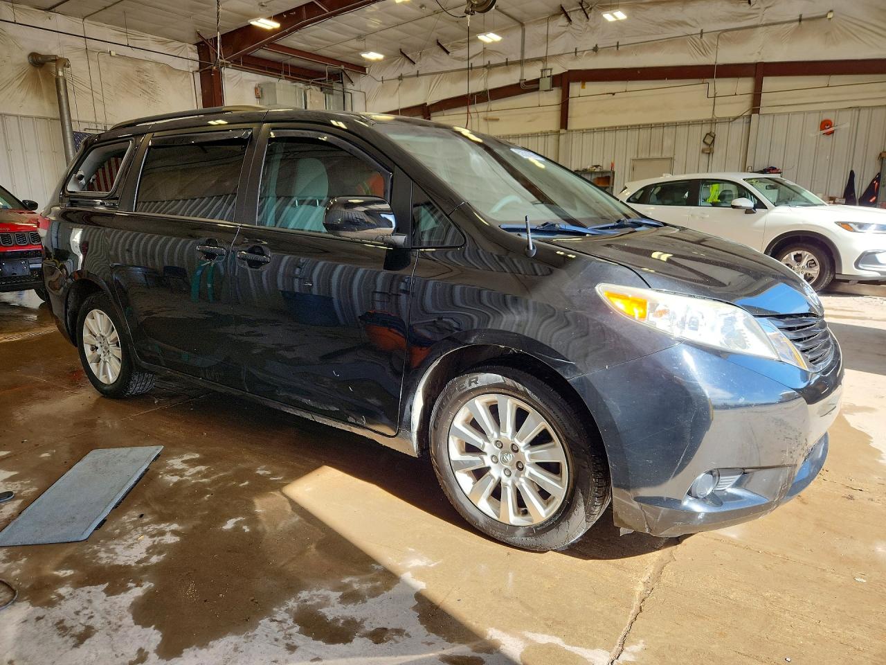 2013 Toyota Sienna Le Black vin: 5TDJK3DC4DS070222