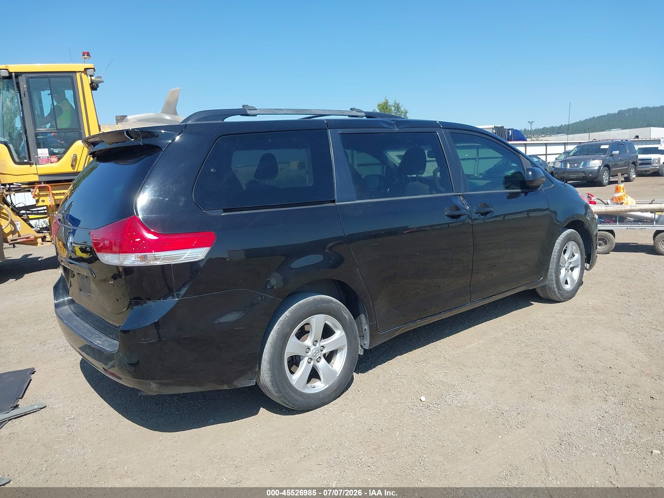 2014 Toyota Sienna Le 7 Passenger Black vin: 5TDJK3DC4ES077849