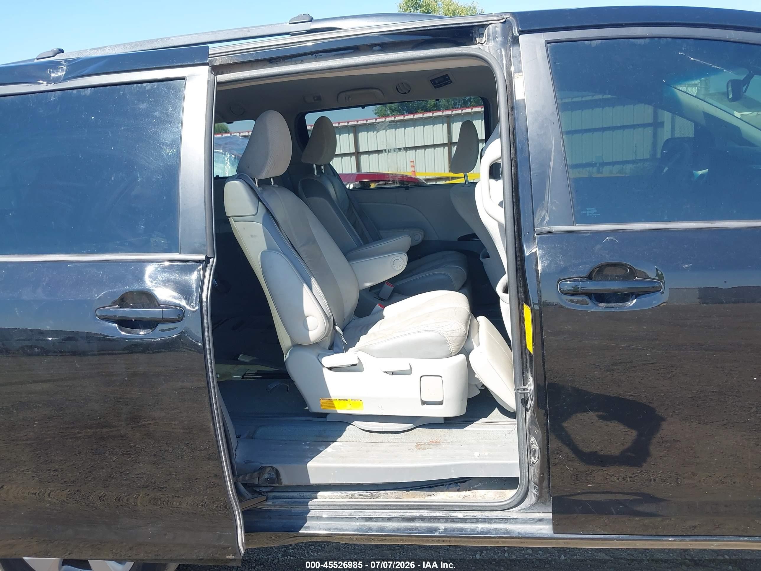 2014 Toyota Sienna Le 7 Passenger Black vin: 5TDJK3DC4ES077849