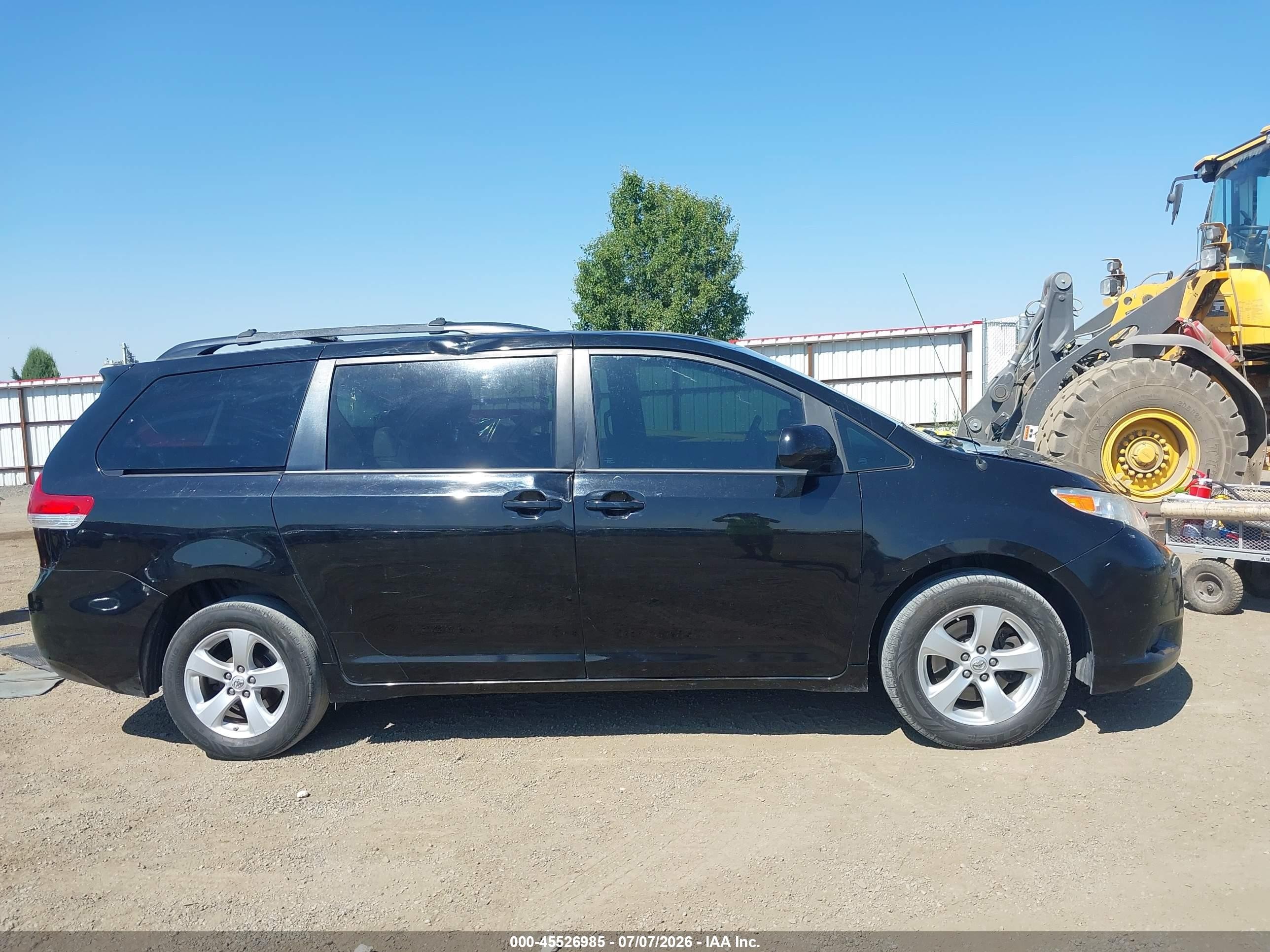 2014 Toyota Sienna Le 7 Passenger Black vin: 5TDJK3DC4ES077849