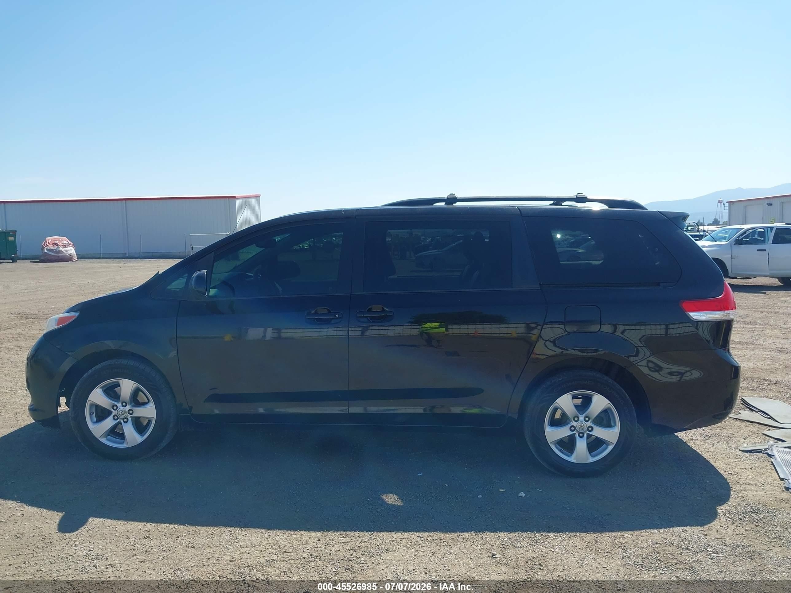 2014 Toyota Sienna Le 7 Passenger Black vin: 5TDJK3DC4ES077849