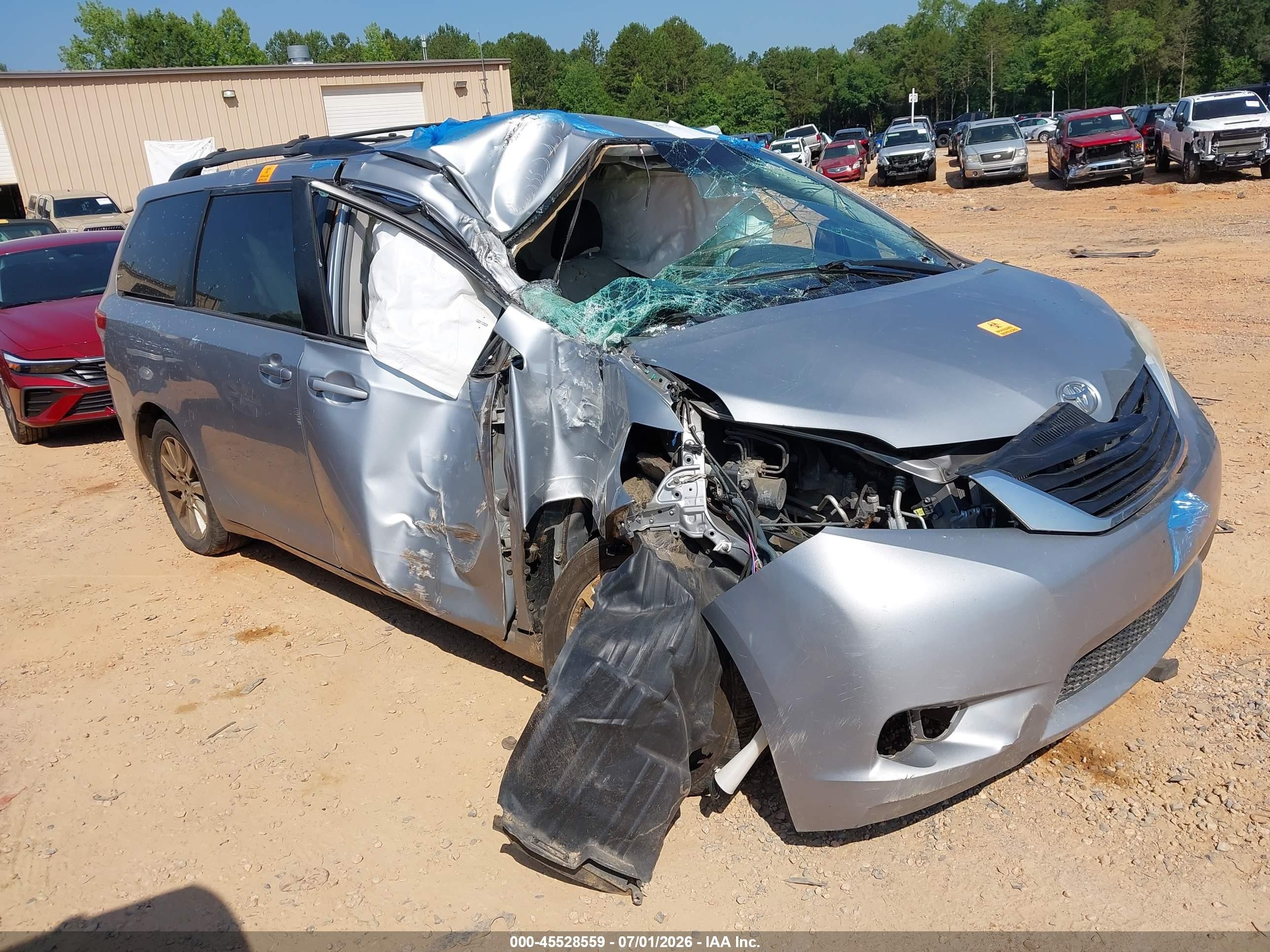 2014 Toyota Sienna Le 7 Passenger Silver vin: 5TDJK3DC4ES079357