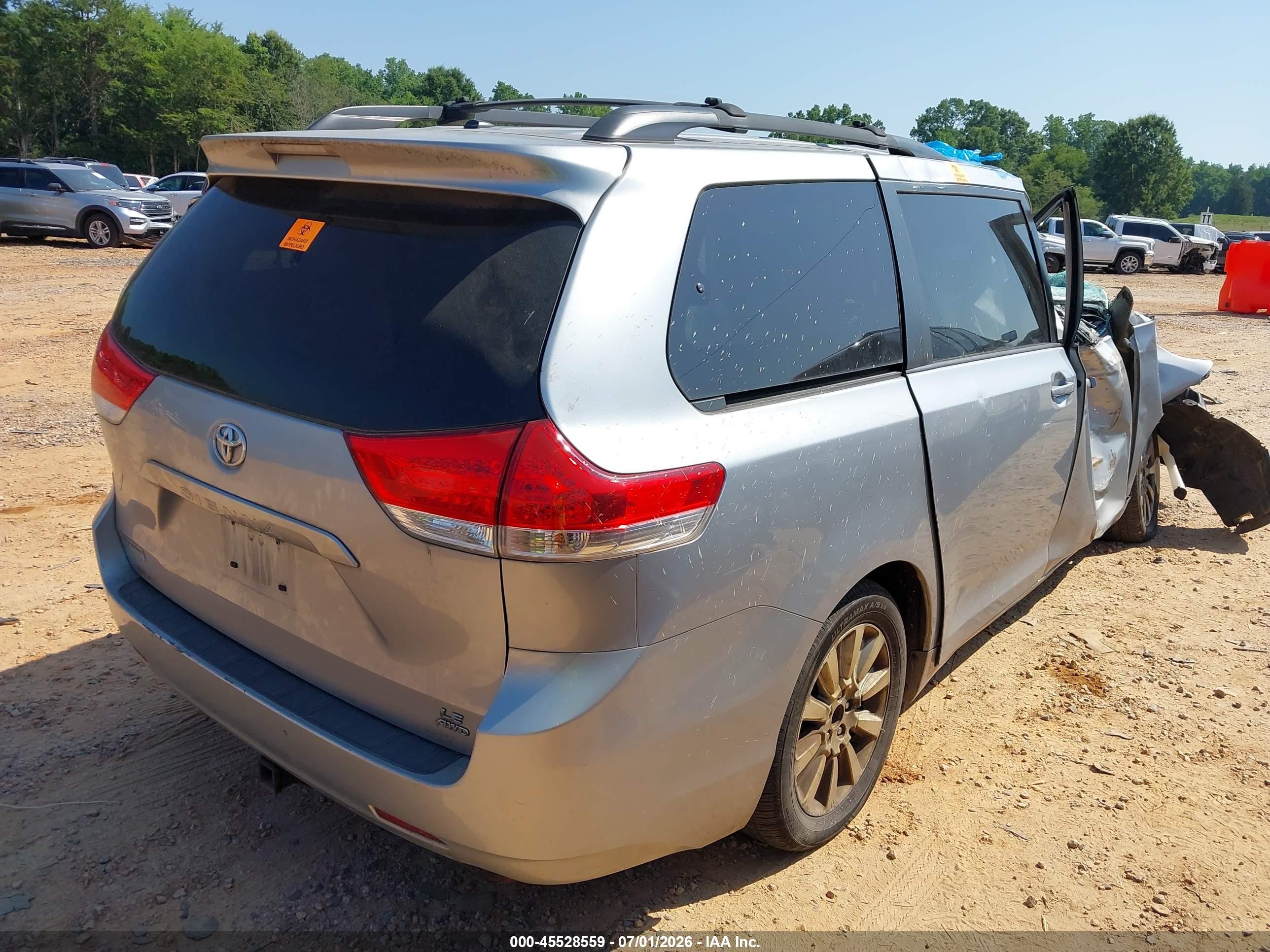 2014 Toyota Sienna Le 7 Passenger Silver vin: 5TDJK3DC4ES079357
