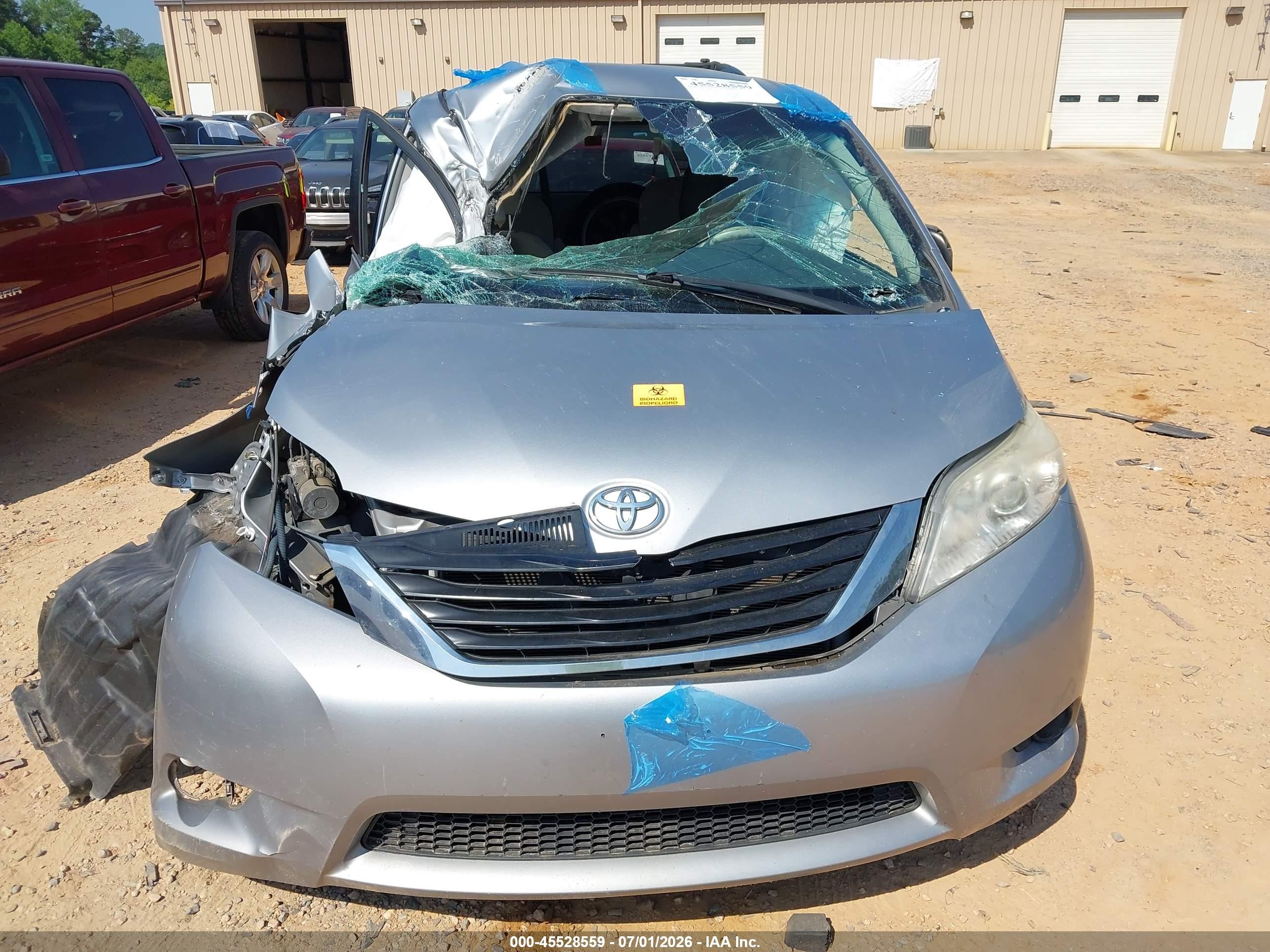 2014 Toyota Sienna Le 7 Passenger Silver vin: 5TDJK3DC4ES079357