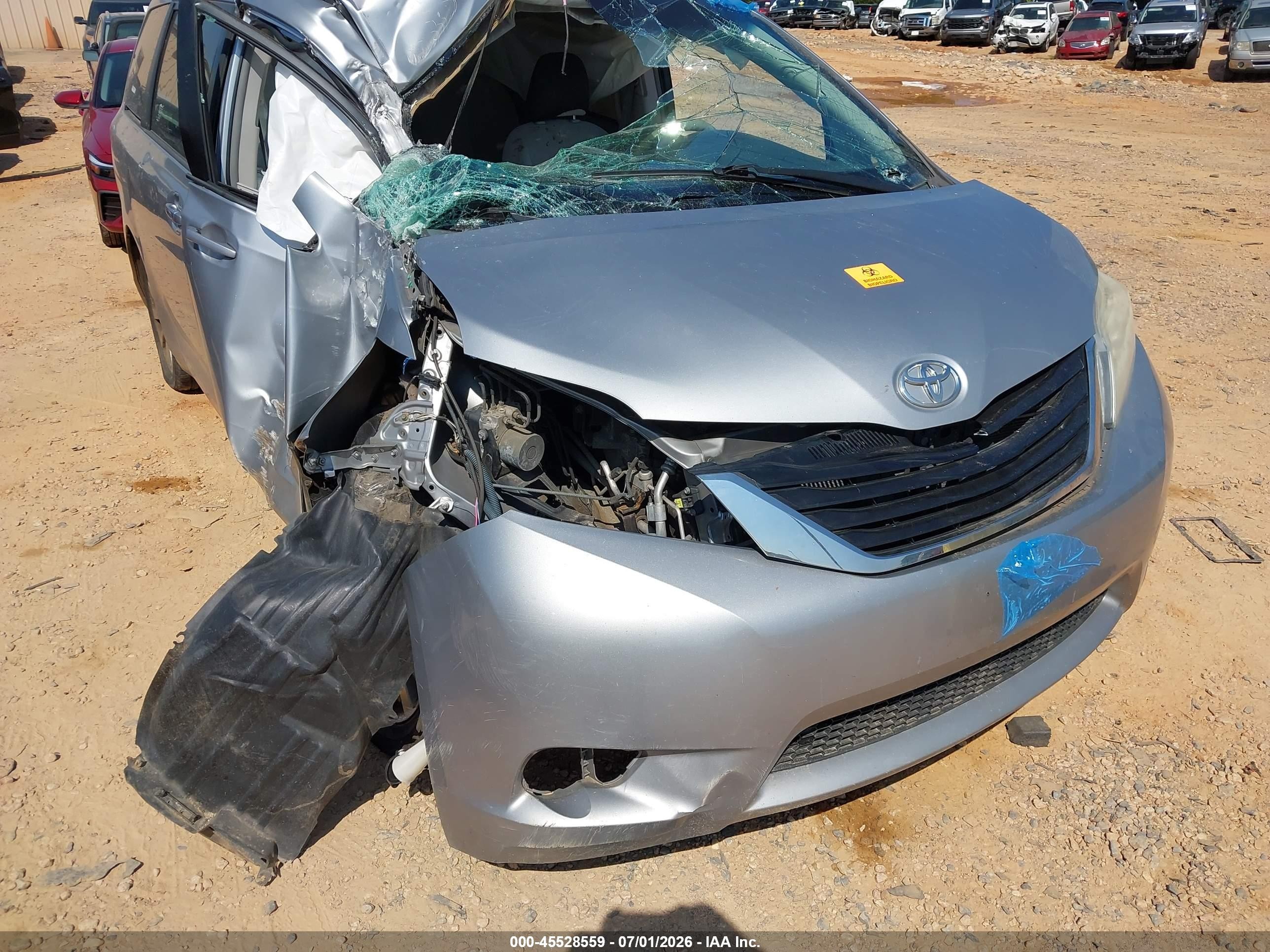 2014 Toyota Sienna Le 7 Passenger Silver vin: 5TDJK3DC4ES079357