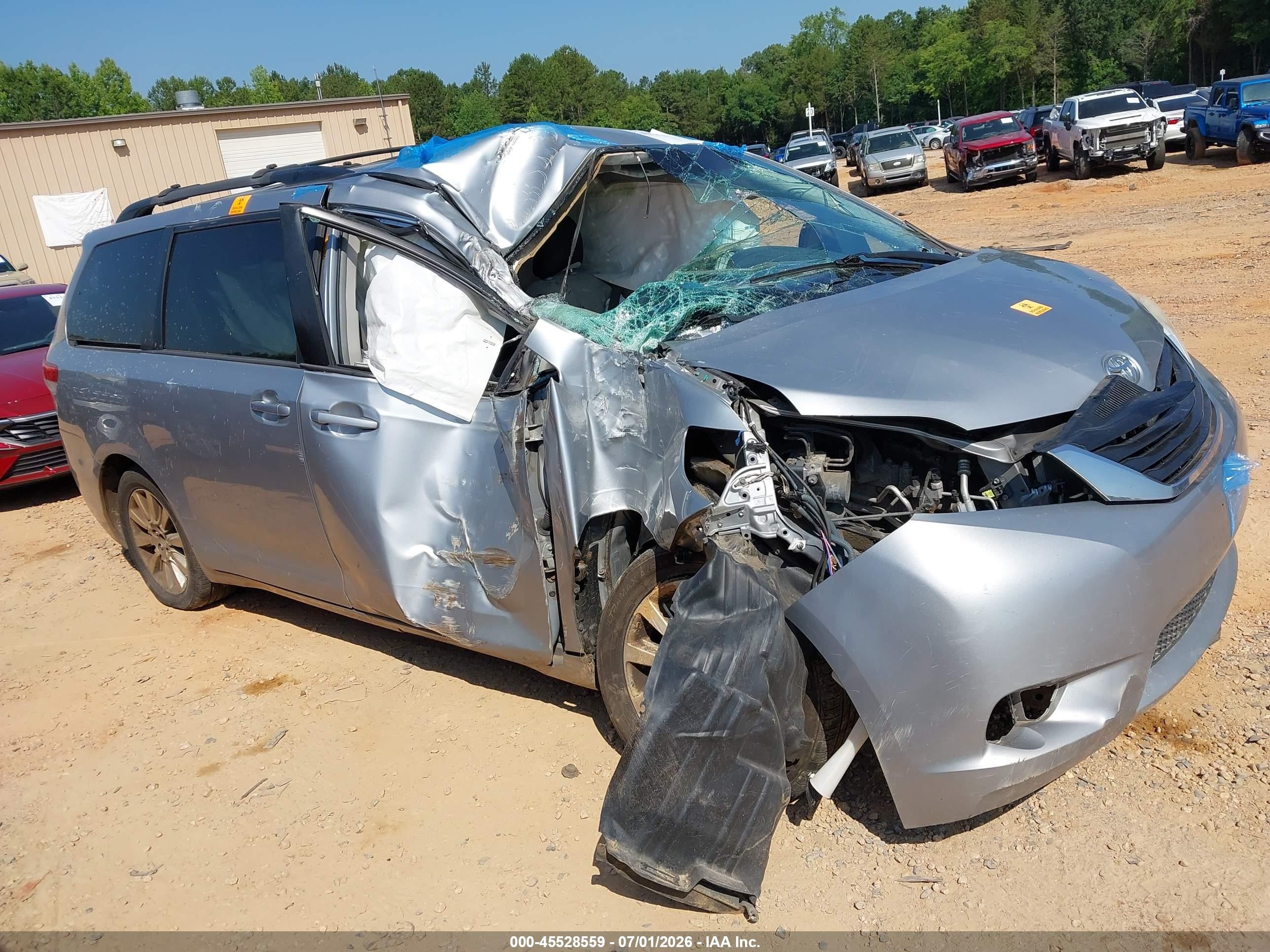 2014 Toyota Sienna Le 7 Passenger Silver vin: 5TDJK3DC4ES079357
