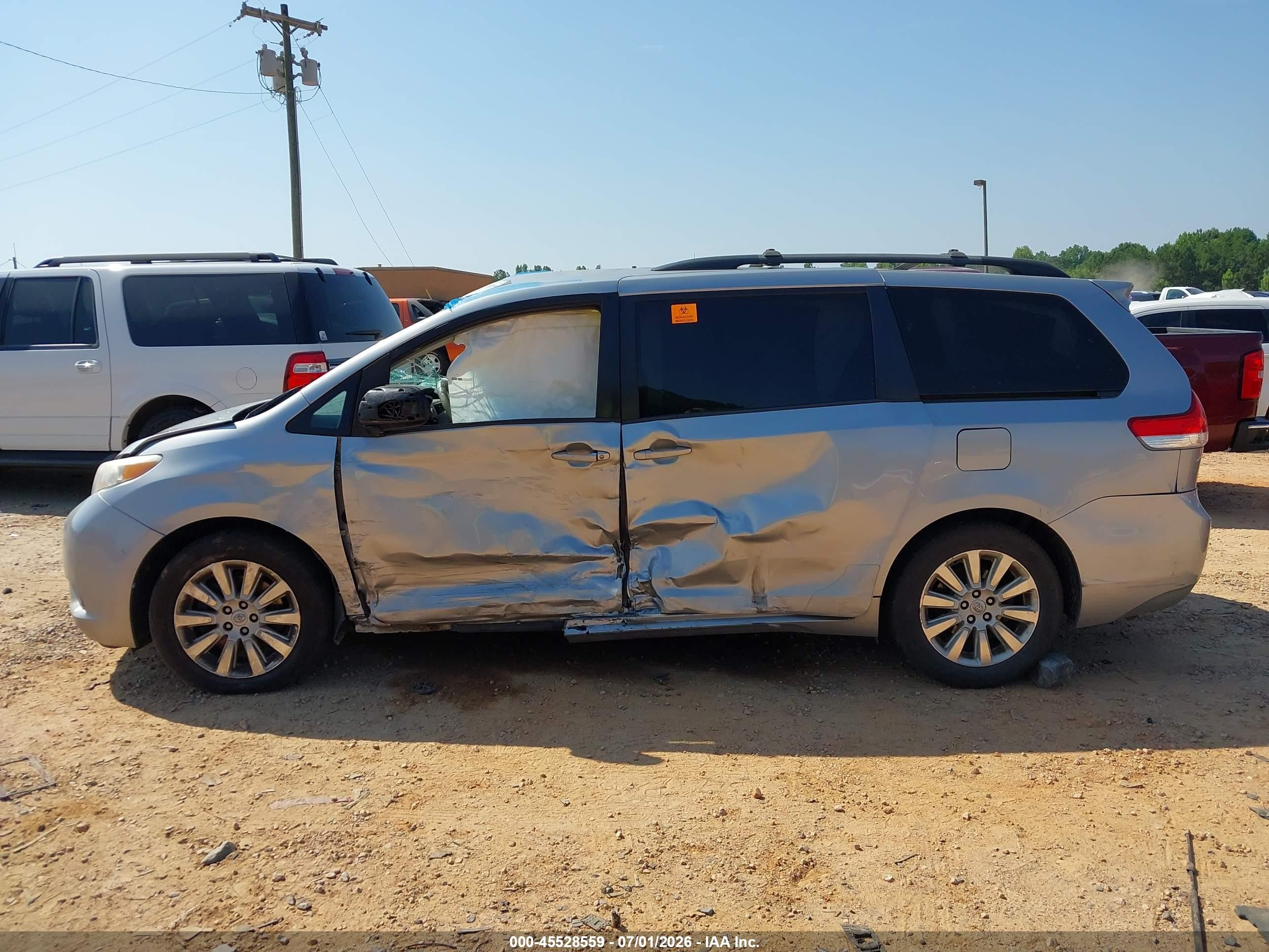 2014 Toyota Sienna Le 7 Passenger Silver vin: 5TDJK3DC4ES079357