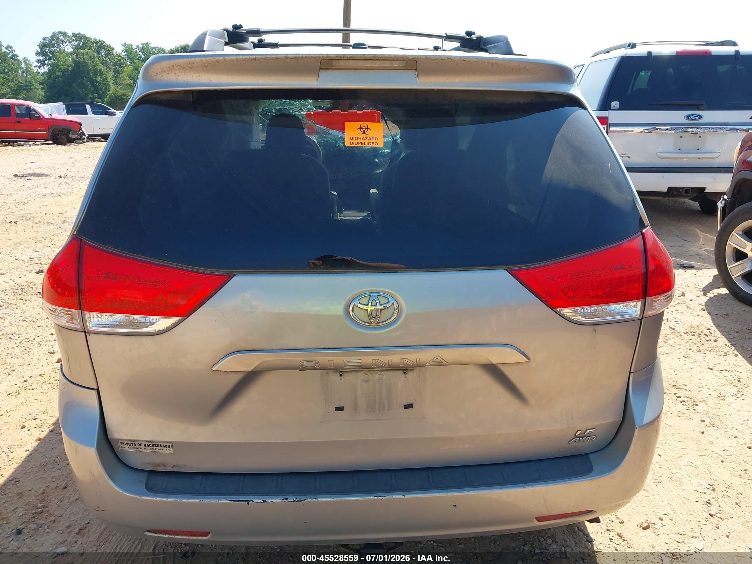 2014 Toyota Sienna Le 7 Passenger Silver vin: 5TDJK3DC4ES079357