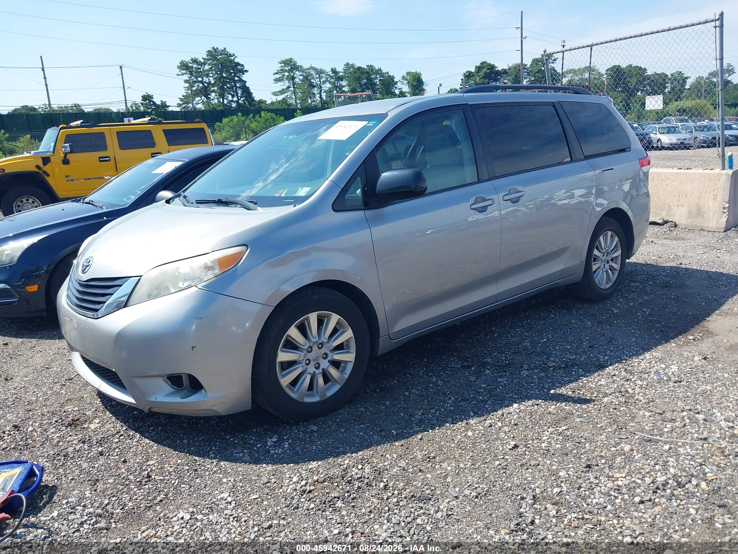 2014 Toyota Sienna Le 7 Passenger Silver vin: 5TDJK3DC4ES081559