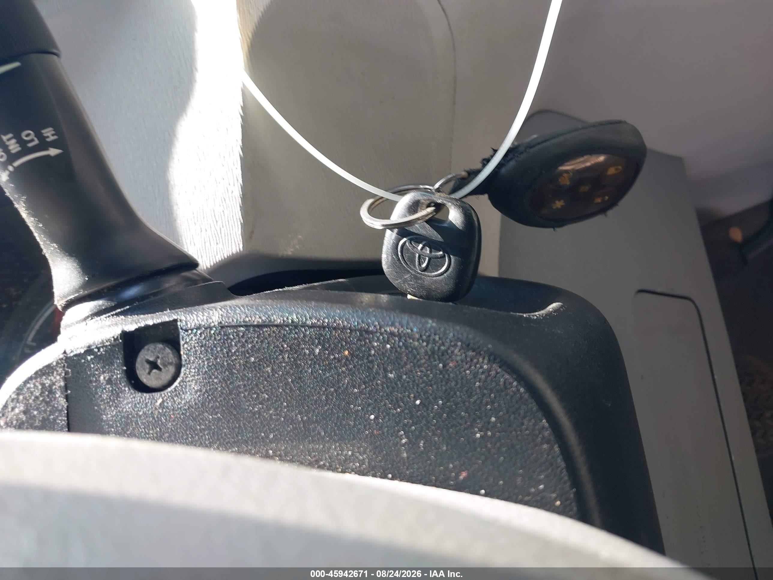 2014 Toyota Sienna Le 7 Passenger Silver vin: 5TDJK3DC4ES081559