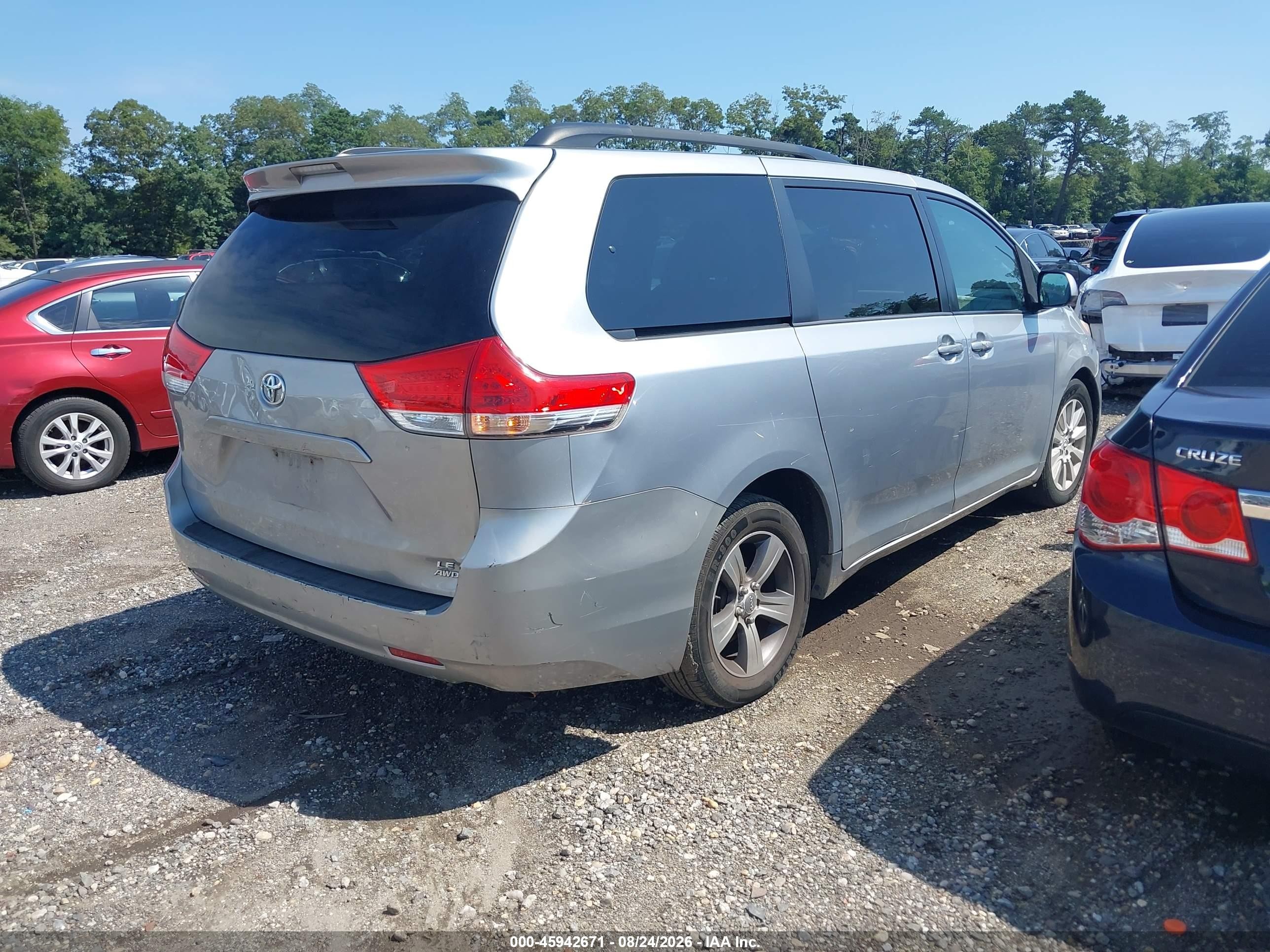 2014 Toyota Sienna Le 7 Passenger Silver vin: 5TDJK3DC4ES081559