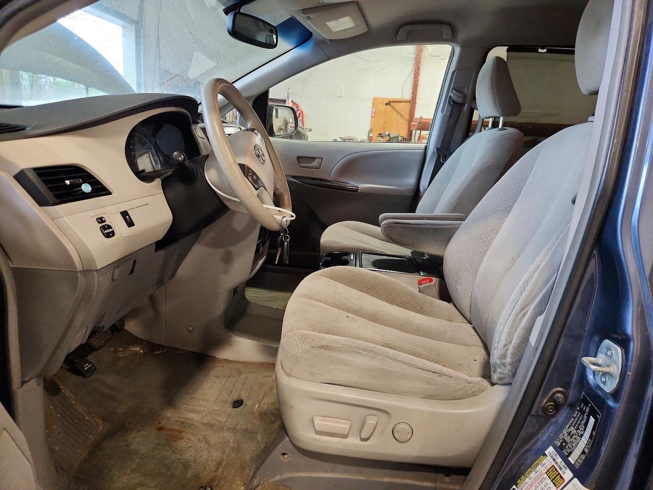 2014 Toyota Sienna Le Blue vin: 5TDJK3DC4ES090925