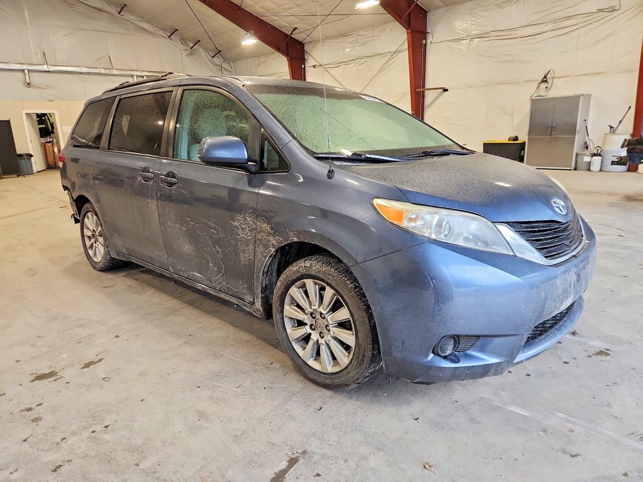 2014 Toyota Sienna Le Blue vin: 5TDJK3DC4ES090925