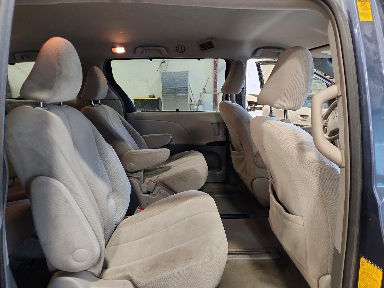 2014 Toyota Sienna Le Blue vin: 5TDJK3DC4ES090925