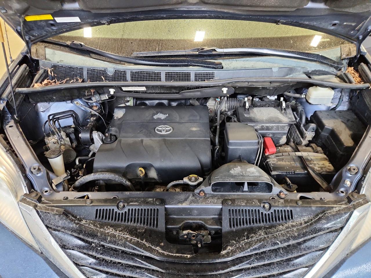 2014 Toyota Sienna Le Blue vin: 5TDJK3DC4ES090925