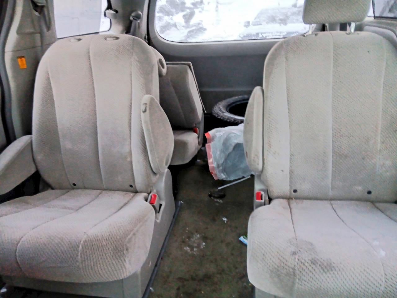 2011 Toyota Sienna Le Charcoal vin: 5TDJK3DC5BS019308