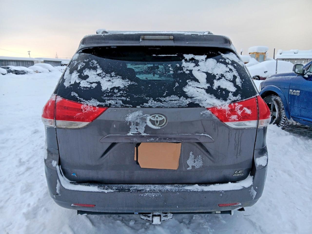 2011 Toyota Sienna Le Charcoal vin: 5TDJK3DC5BS019308