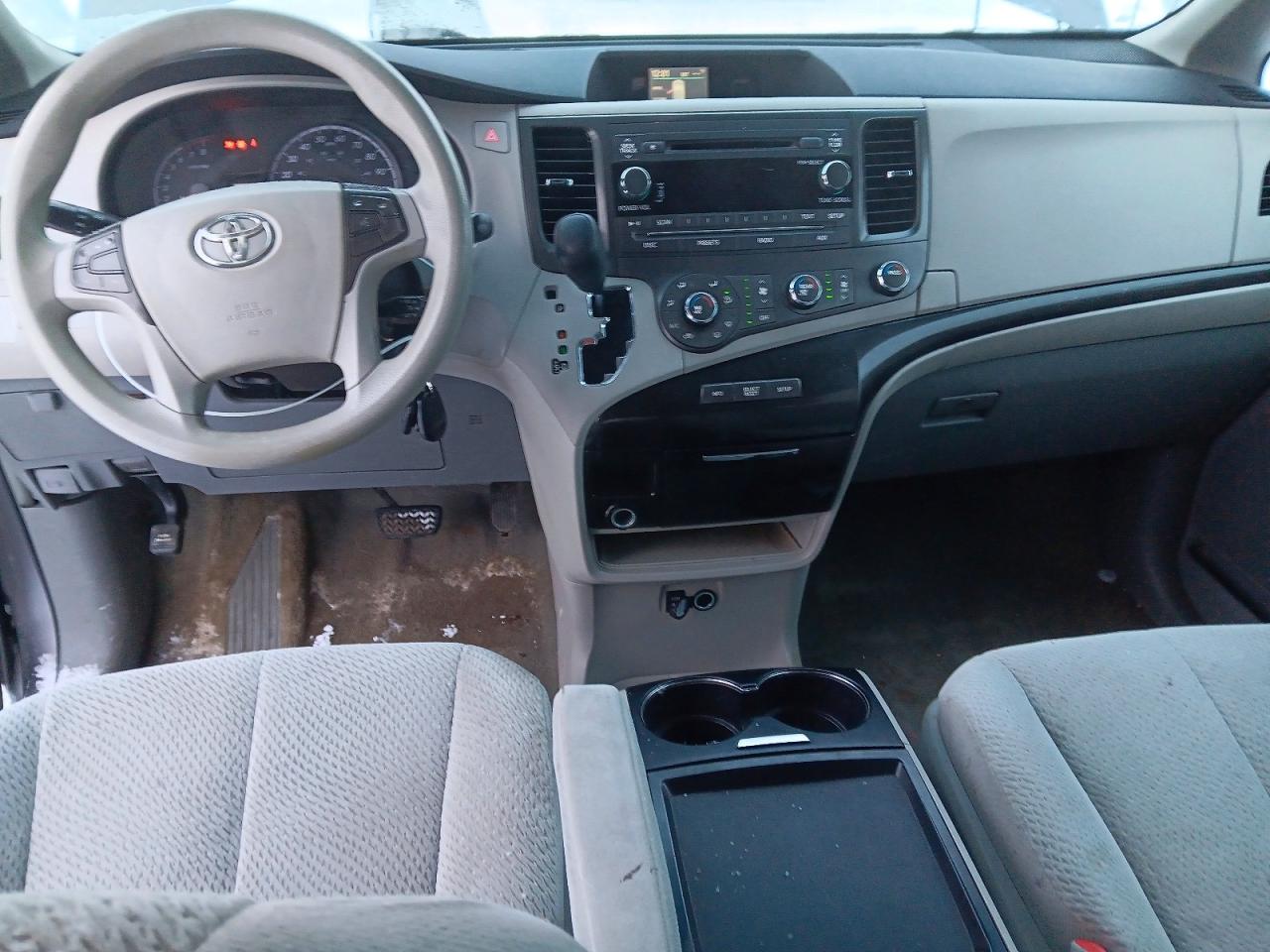 2011 Toyota Sienna Le Charcoal vin: 5TDJK3DC5BS019308