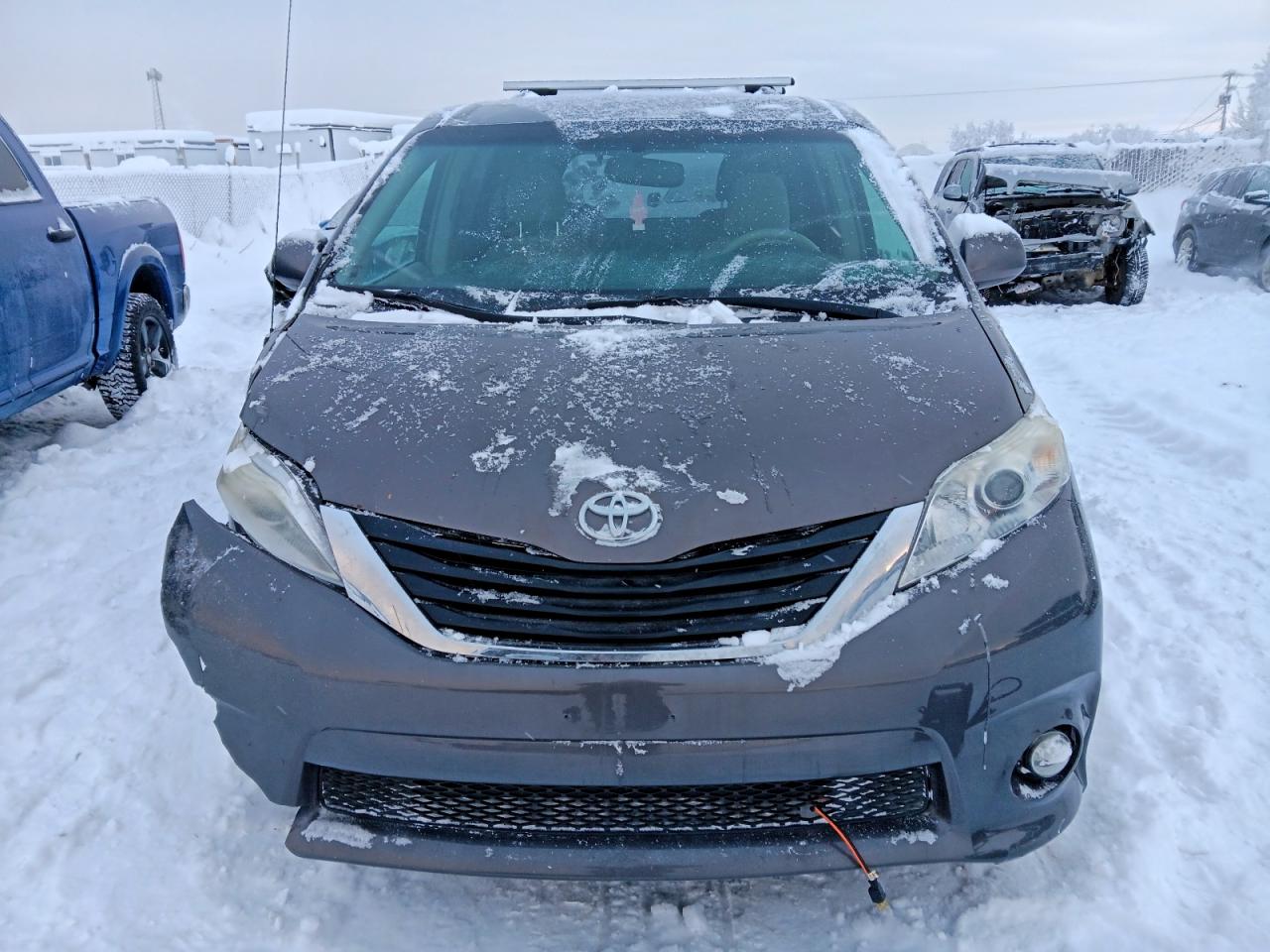 2011 Toyota Sienna Le Charcoal vin: 5TDJK3DC5BS019308